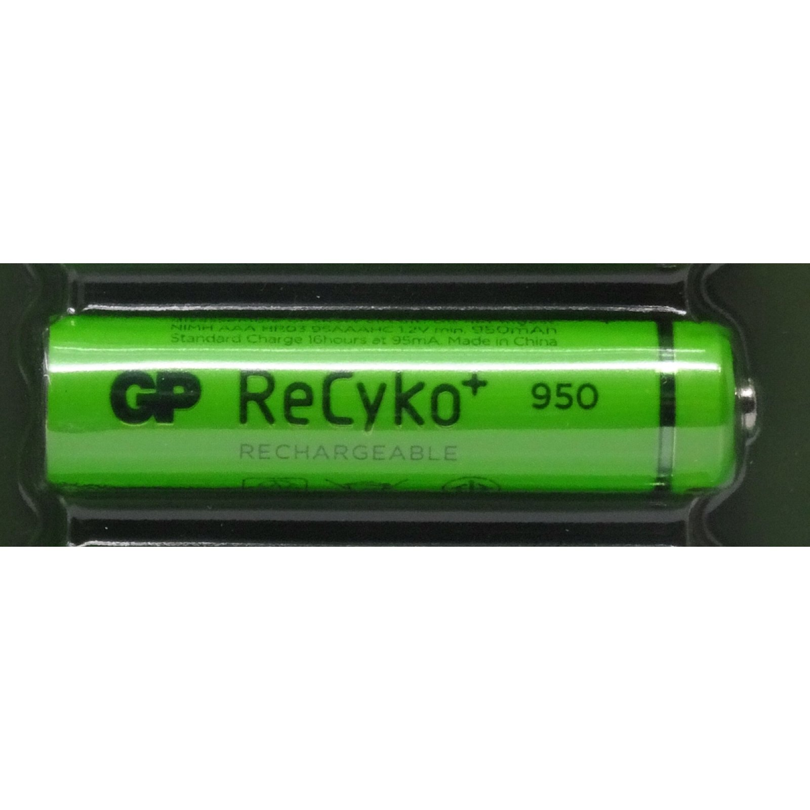 Una batería recargable verde GP ReCyko+ 950.