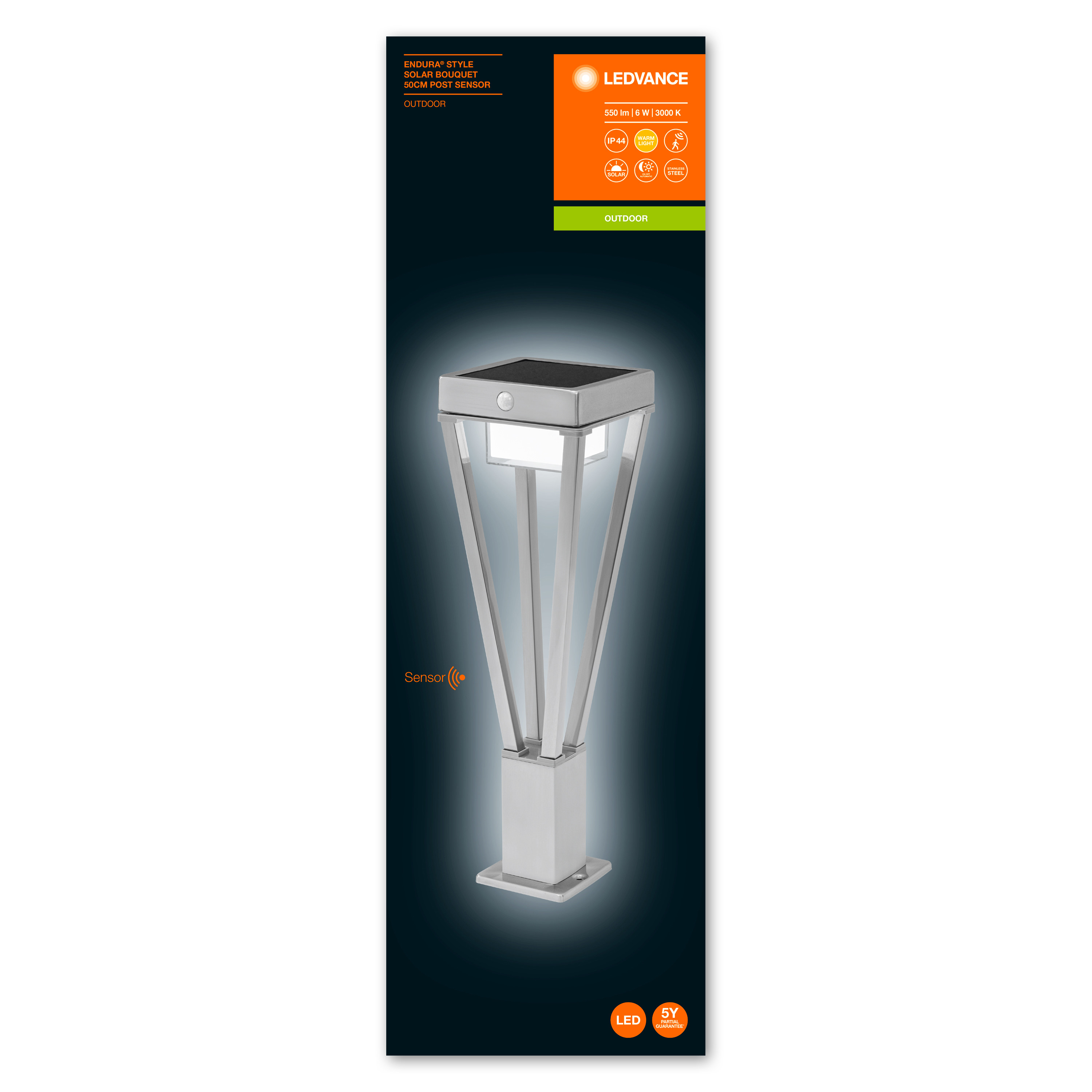 Hohe Solar-LED-Gartenleuchte. Silber und weiß mit schwarzem Panel oben.