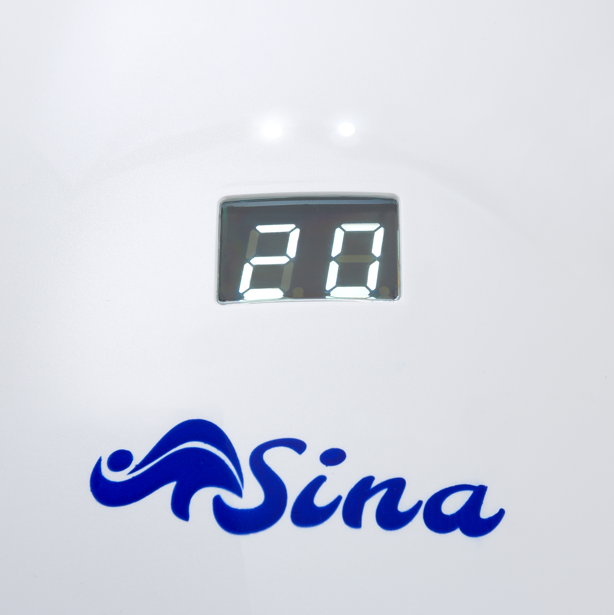 Weißes Gerät mit digitaler Anzeige '20' und blauem Logo 'Sina'.