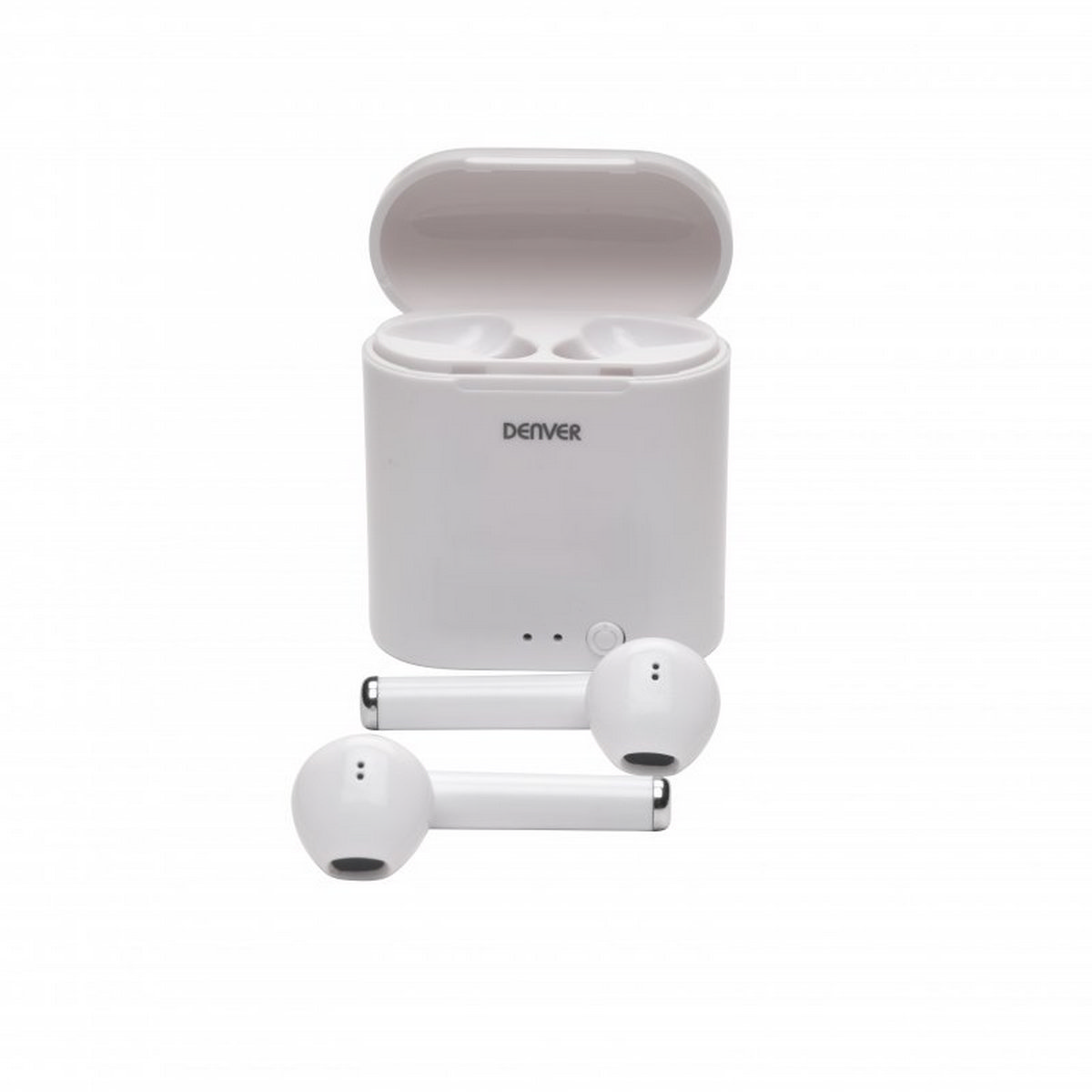Auricolari wireless bianchi e custodia di ricarica su sfondo bianco. Marchio Denver visibile.