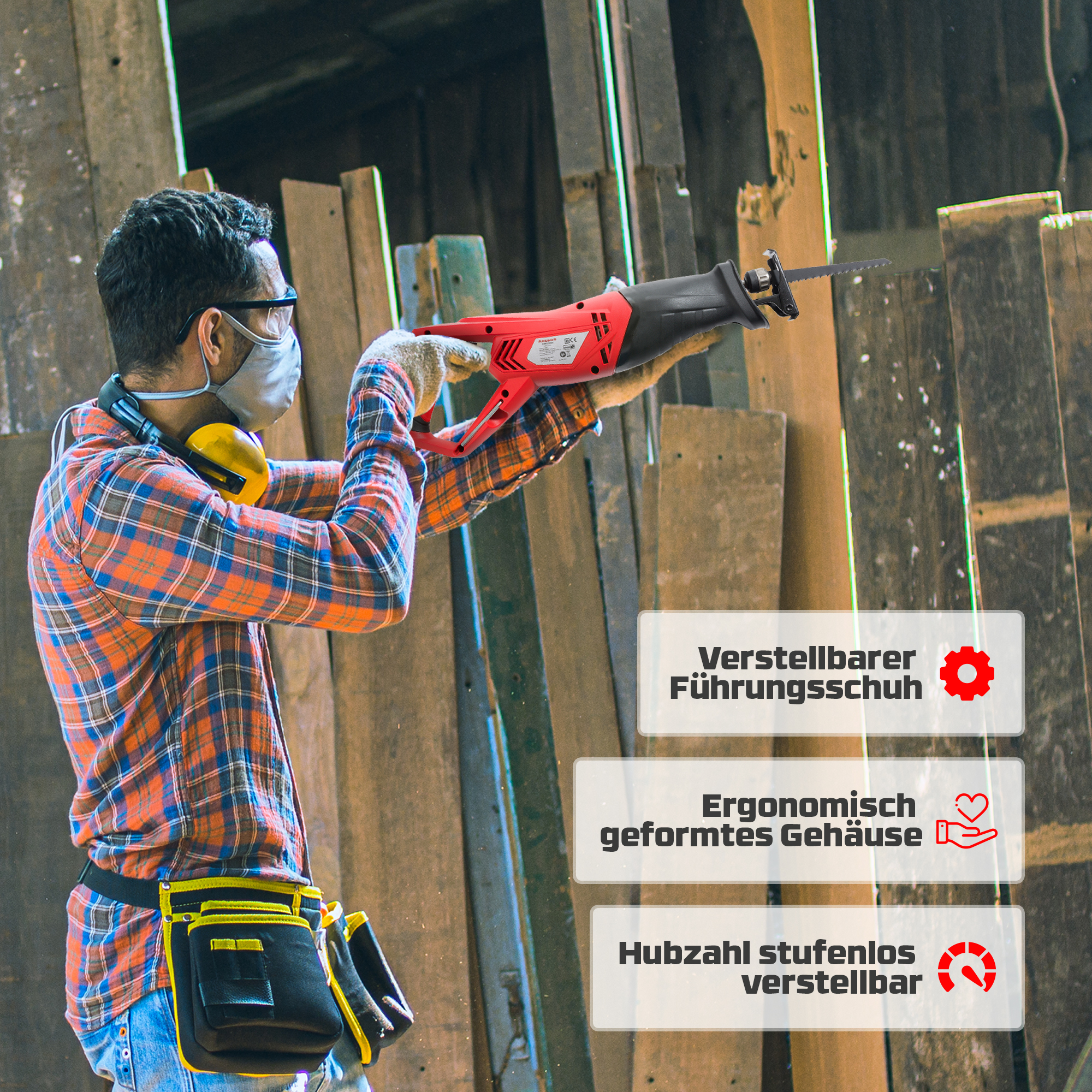 Ein Mann mit Schutzkleidung benutzt eine rote Säbelsäge auf Holz.