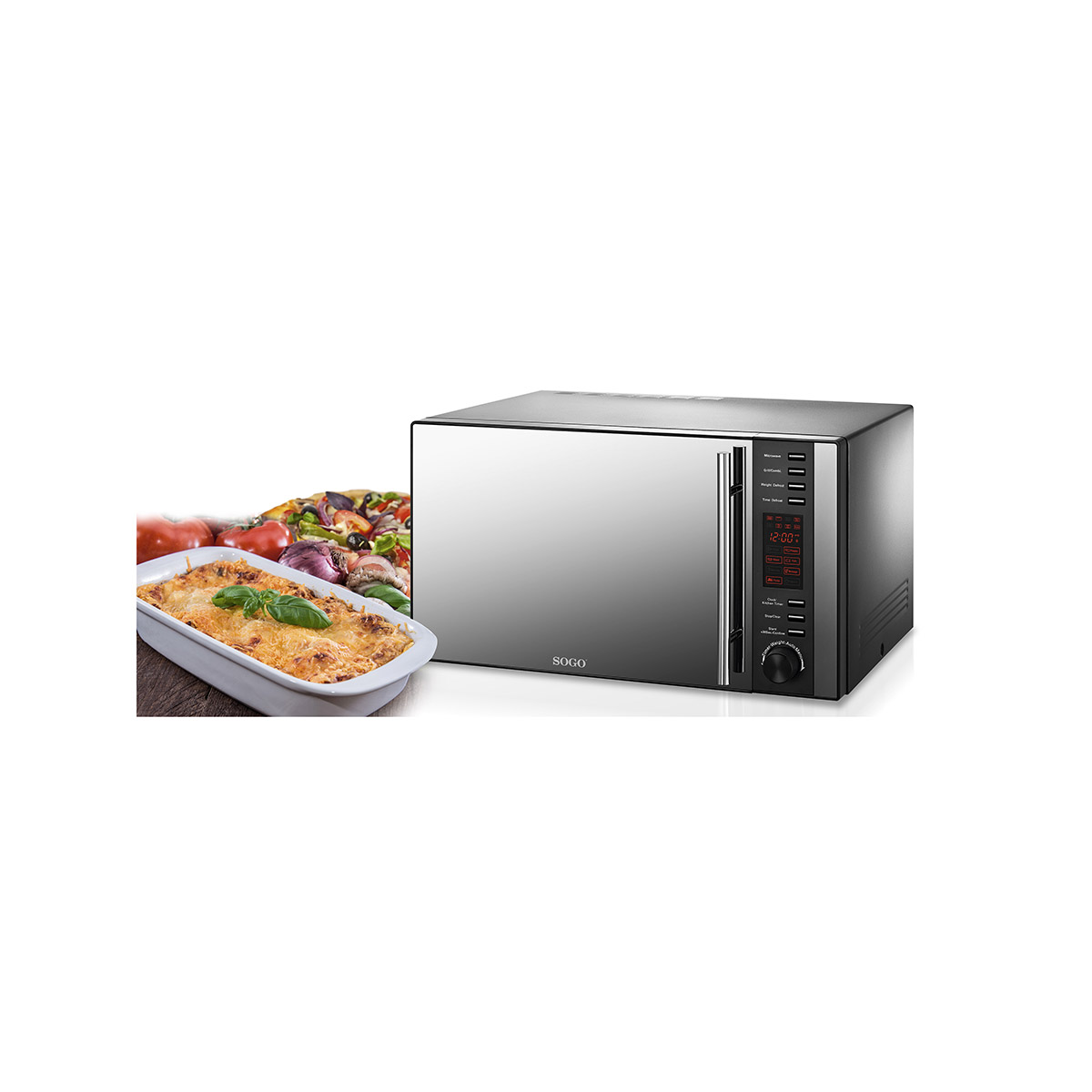 Un horno microondas negro y plateado junto a un plato de lasaña y verduras.