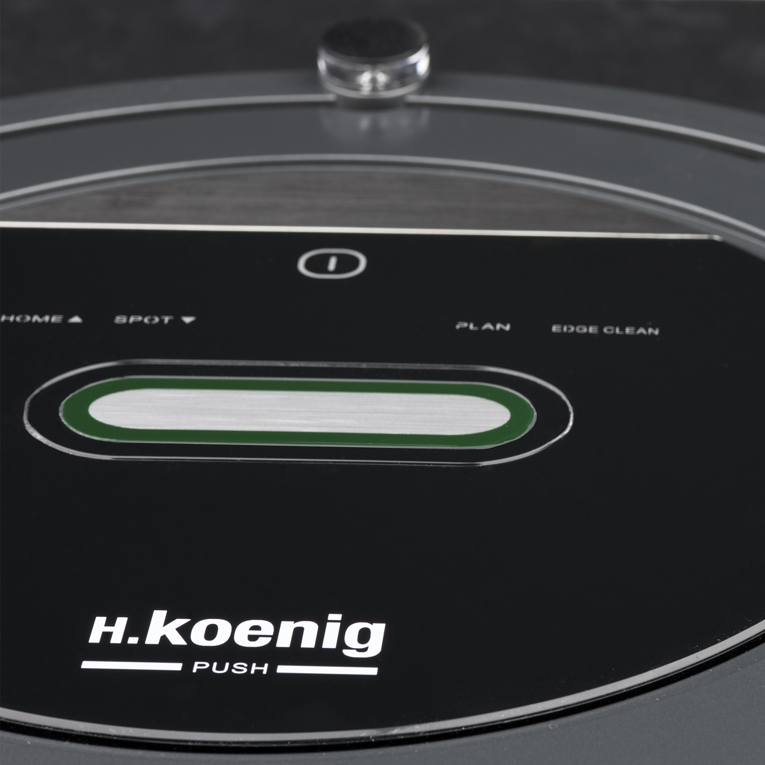 Zbliżenie na panel sterowania robota odkurzającego. Pokazuje funkcje zasilania i czyszczenia.