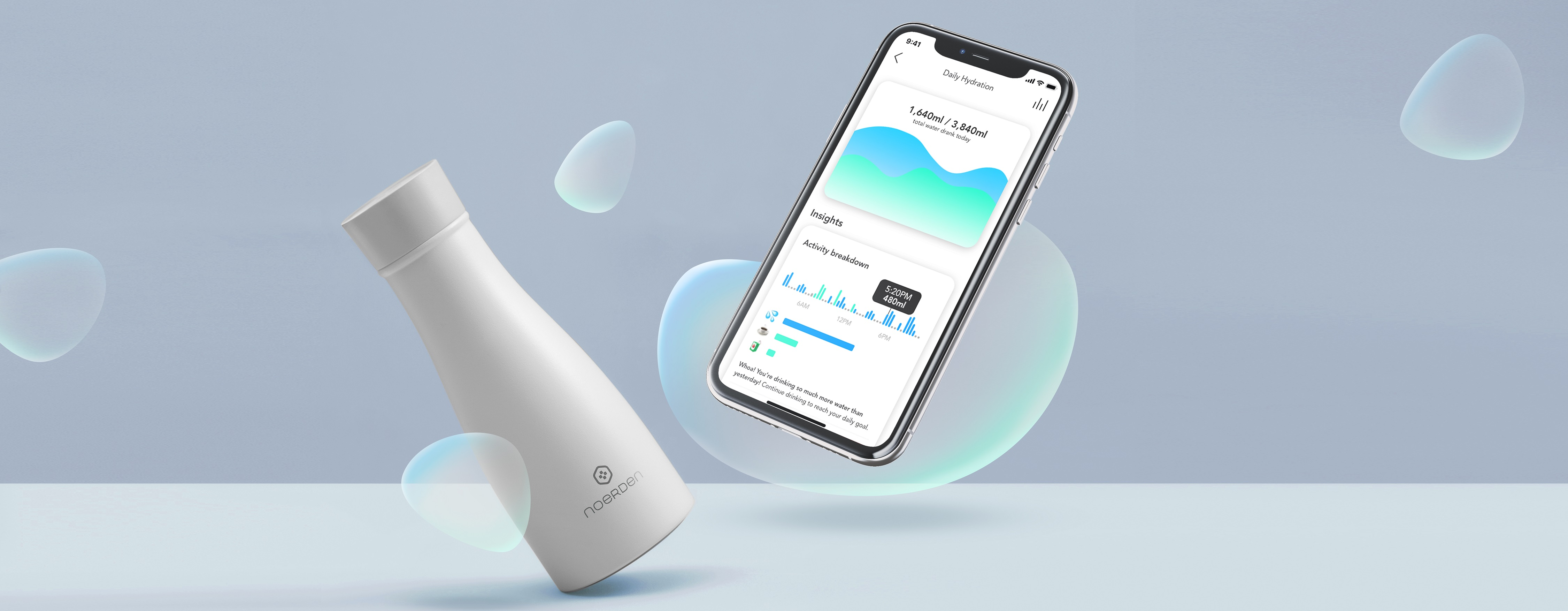 Weiße intelligente Wasserflasche und Telefon mit Trink-App, auf blauem Hintergrund mit Blasen.