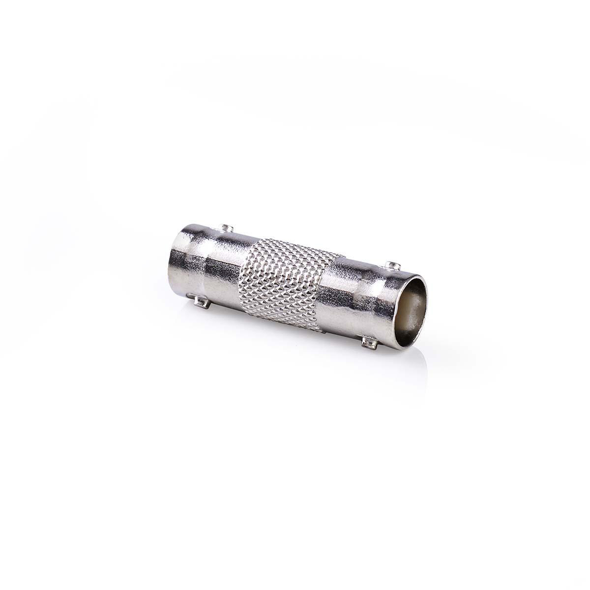 Ein silberner BNC-Stecker, ein zylindrisches Metallteil, befindet sich auf weißem Hintergrund.
