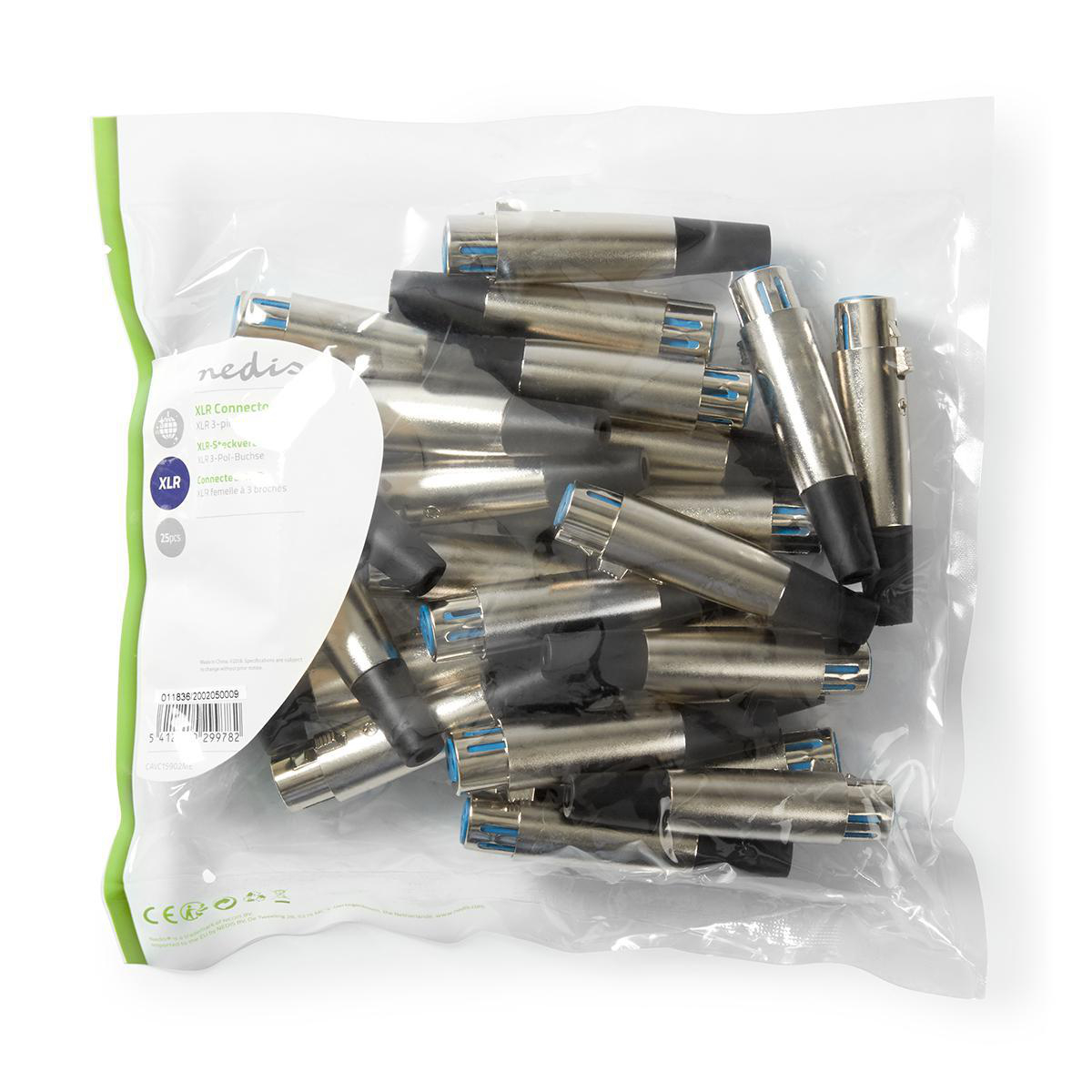 Een doorzichtige plastic zak gevuld met meerdere XLR-connectoren, geïsoleerd tegen een witte achtergrond.