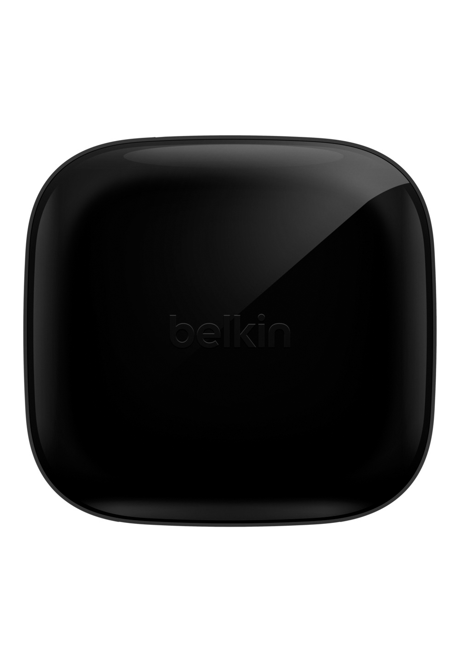 Un dispositivo Belkin negro, cuadrado y brillante, con 'belkin' grabado en la parte frontal.