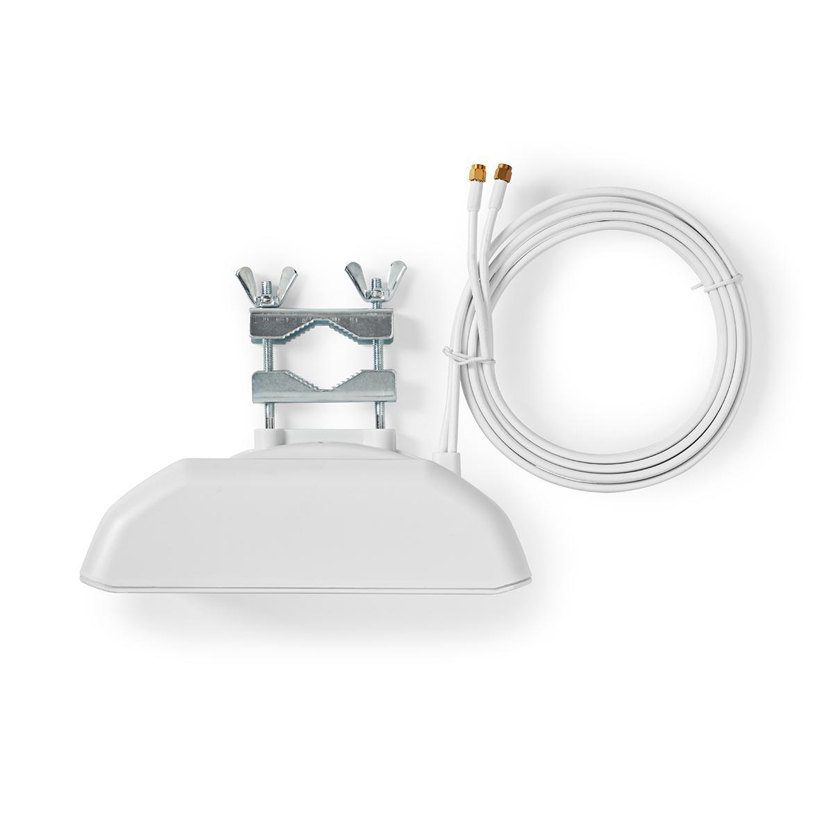 Een witte antenne met montagehardware en een opgerolde kabel. De achtergrond is wit.