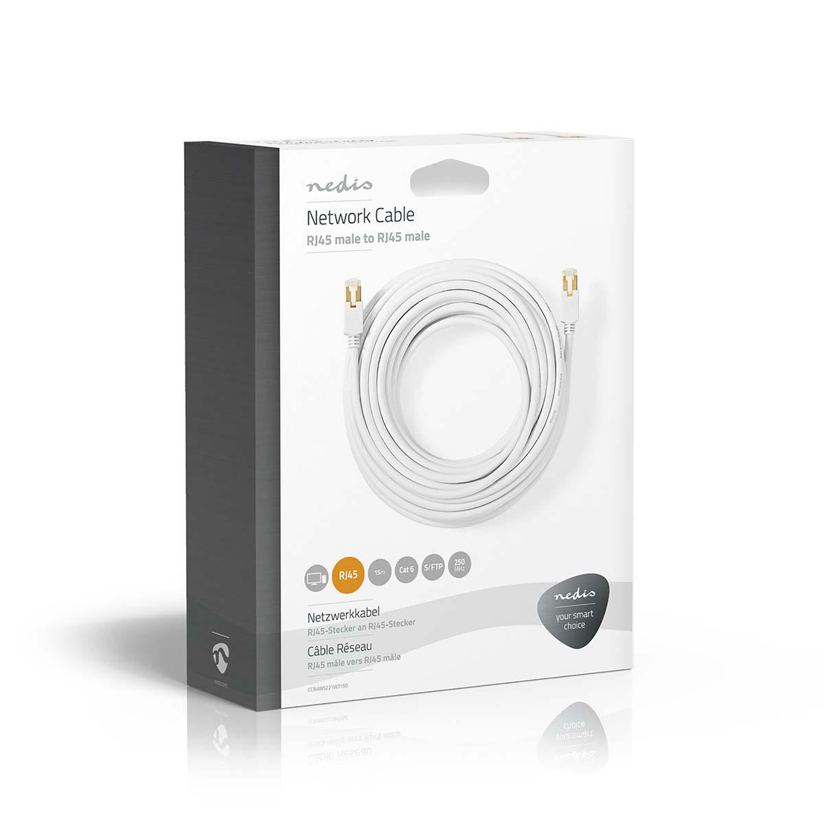 Weiße Netzwerkkabelbox. Das Kabel ist innen aufgerollt. Weißer Hintergrund.