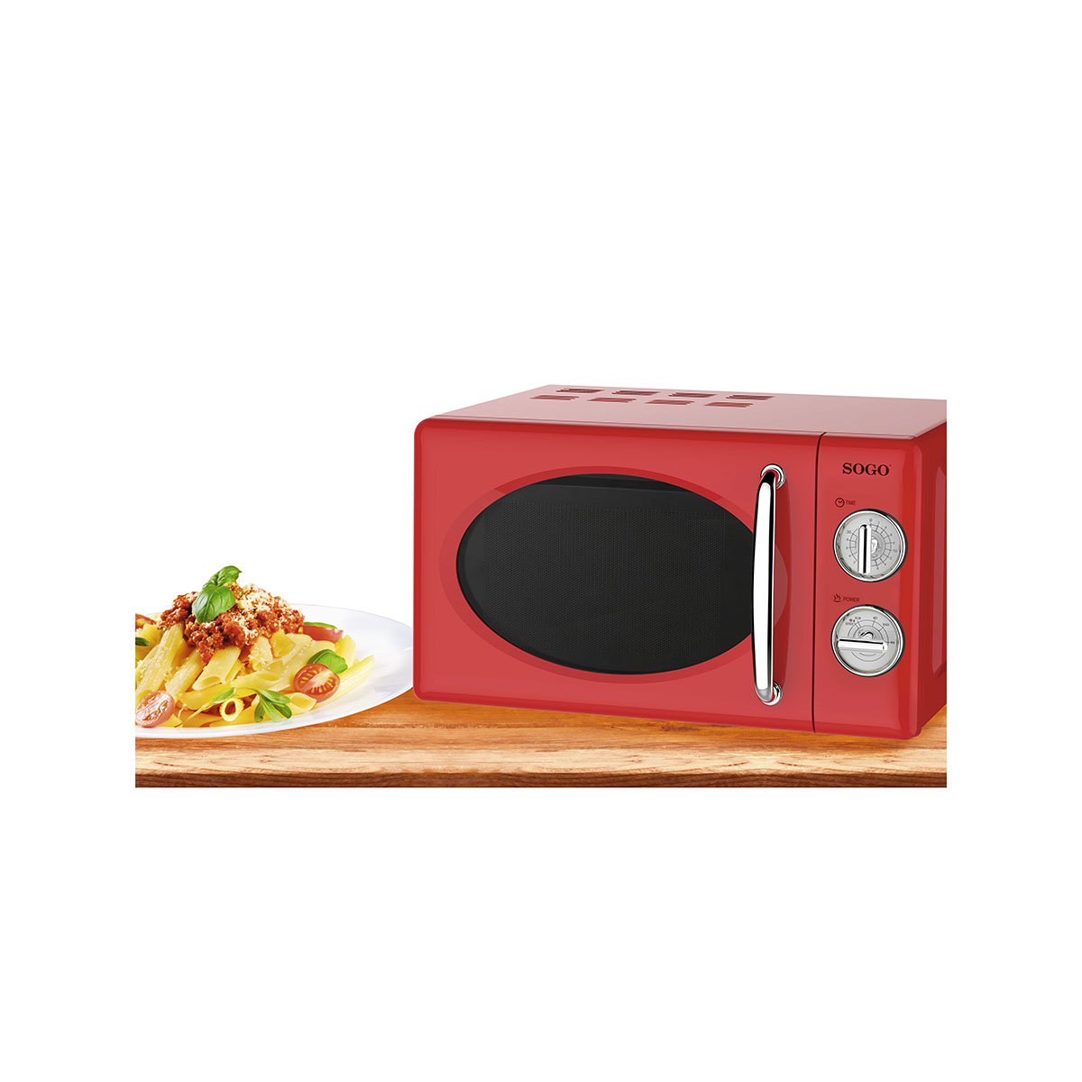 Un horno microondas rojo con un plato de pasta al lado sobre una superficie de madera.