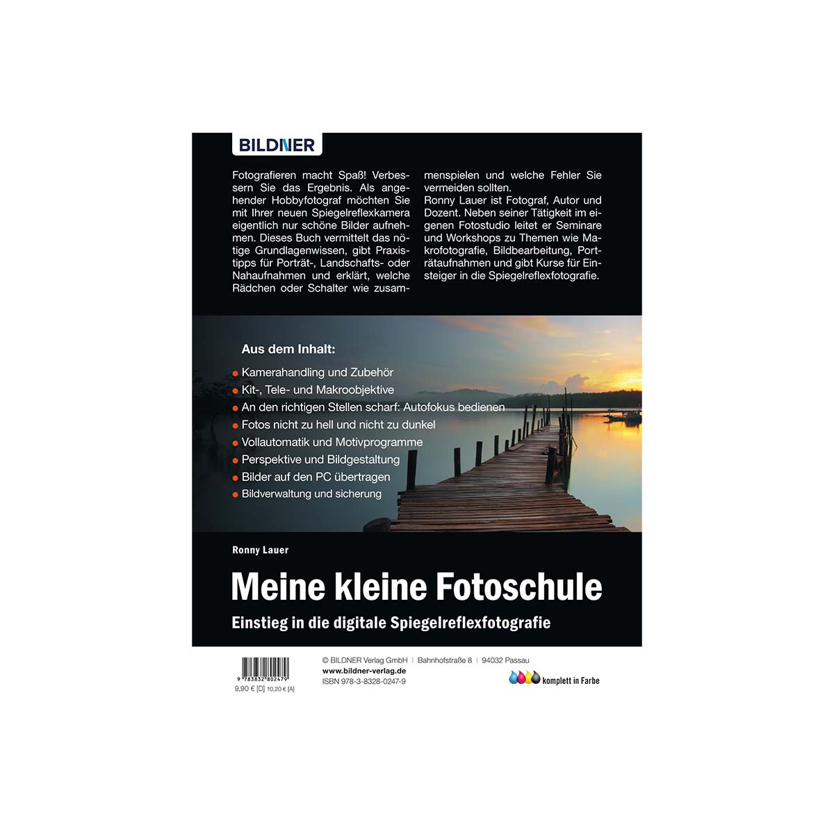 Buchcover mit Titel: Meine kleine Fotoschule. Ein Steg ragt in einen Sonnenuntergang.