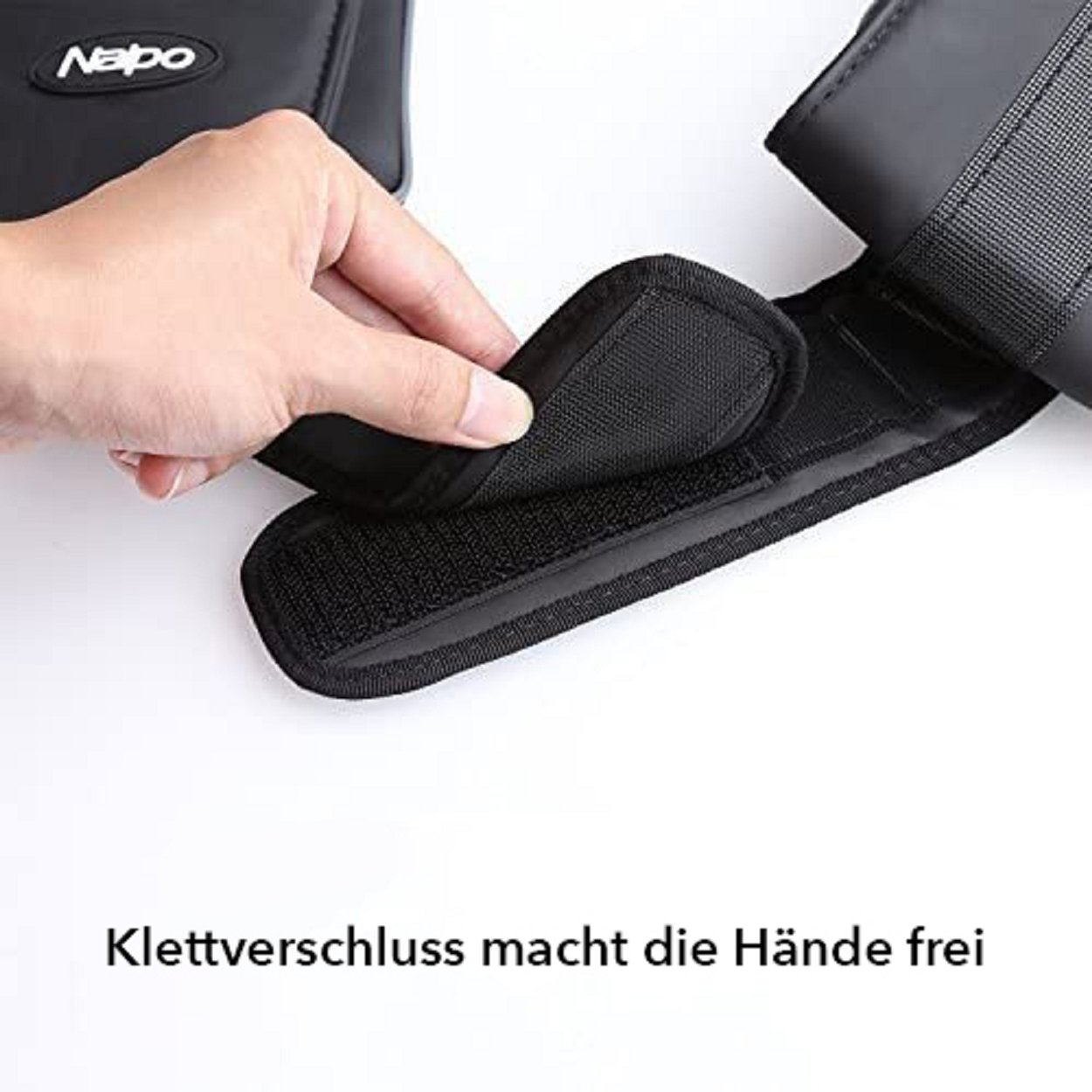 Hand demonstriert Klettverschluss. Text: Klettverschluss macht die Hände frei.