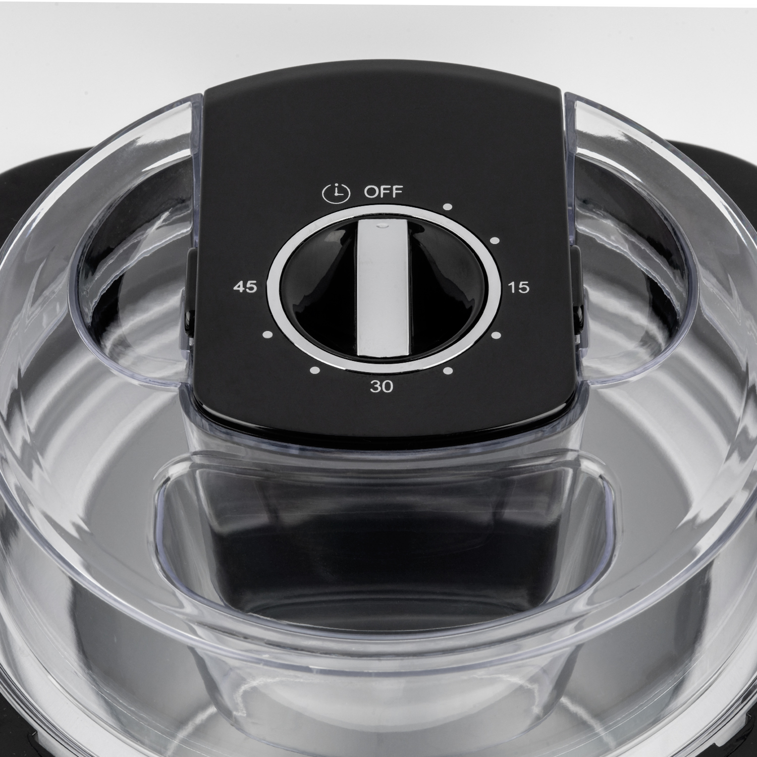 Zbliżenie czarnego panelu sterowania maszyny do lodów z timerem i pokrętłem.