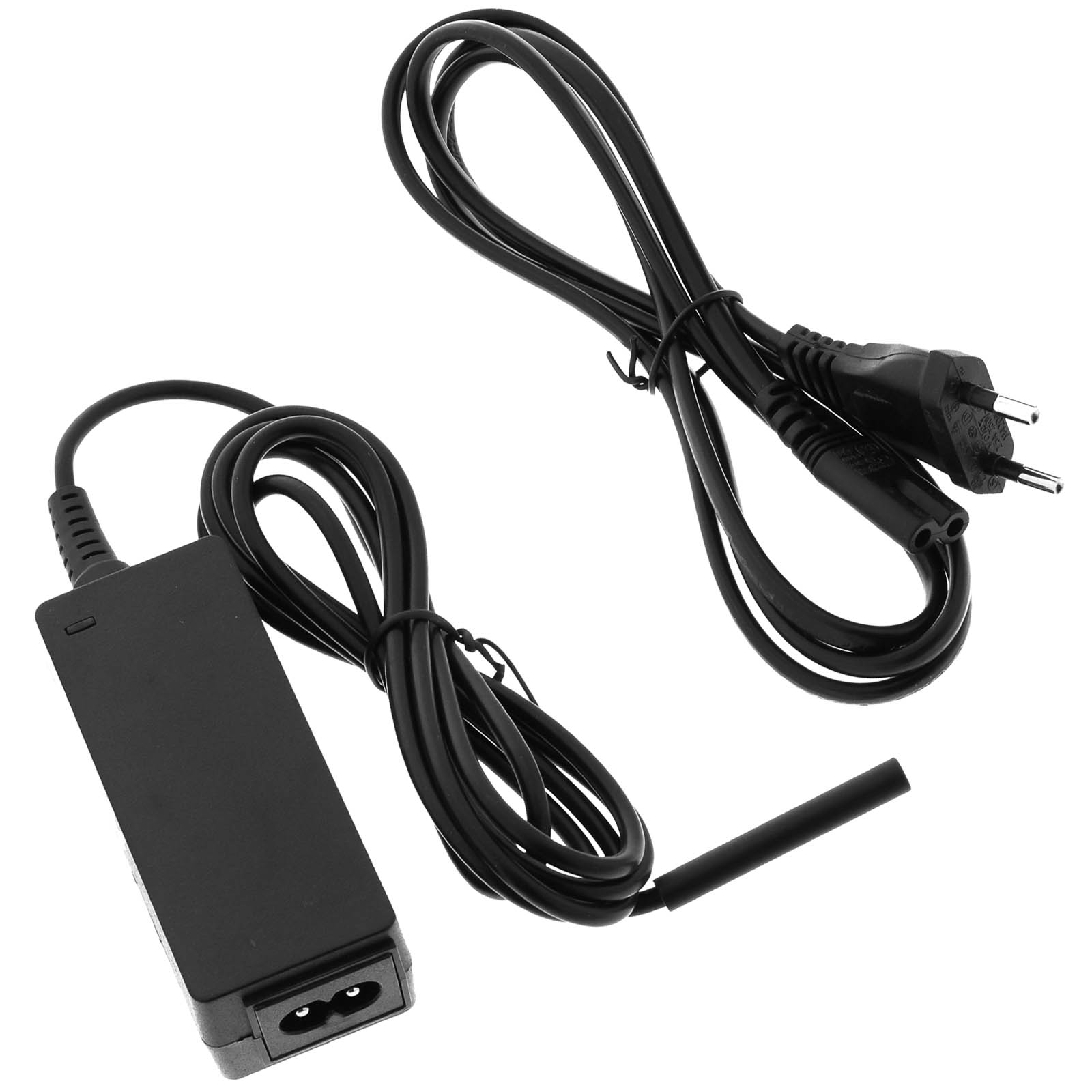 Zwei schwarze Netzadapter und Kabel auf weißem Hintergrund. Die Kabel sind gekräuselt.