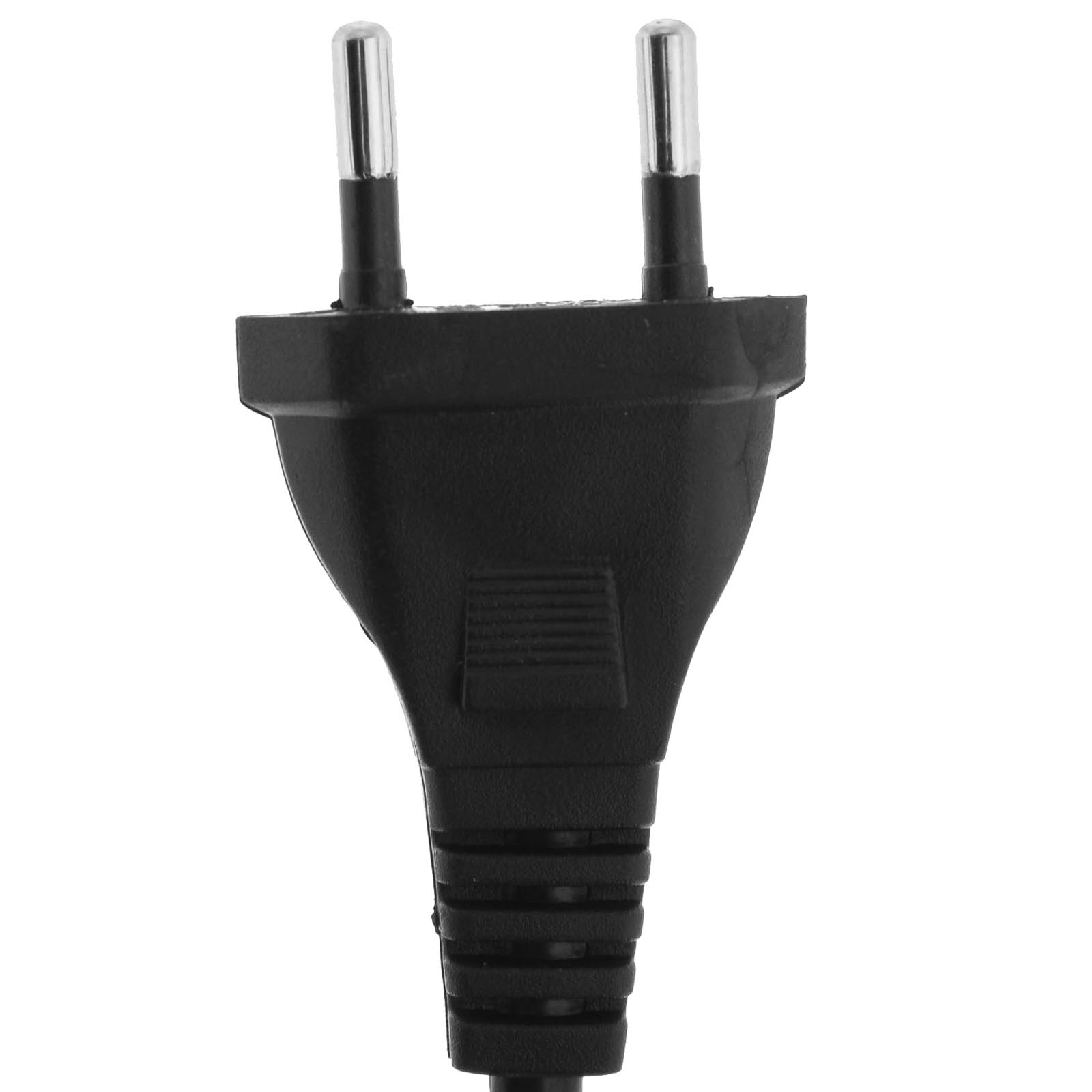 Schwarzer Netzstecker mit zwei silbernen Stiften, auf weißem Hintergrund, Nahaufnahme.
