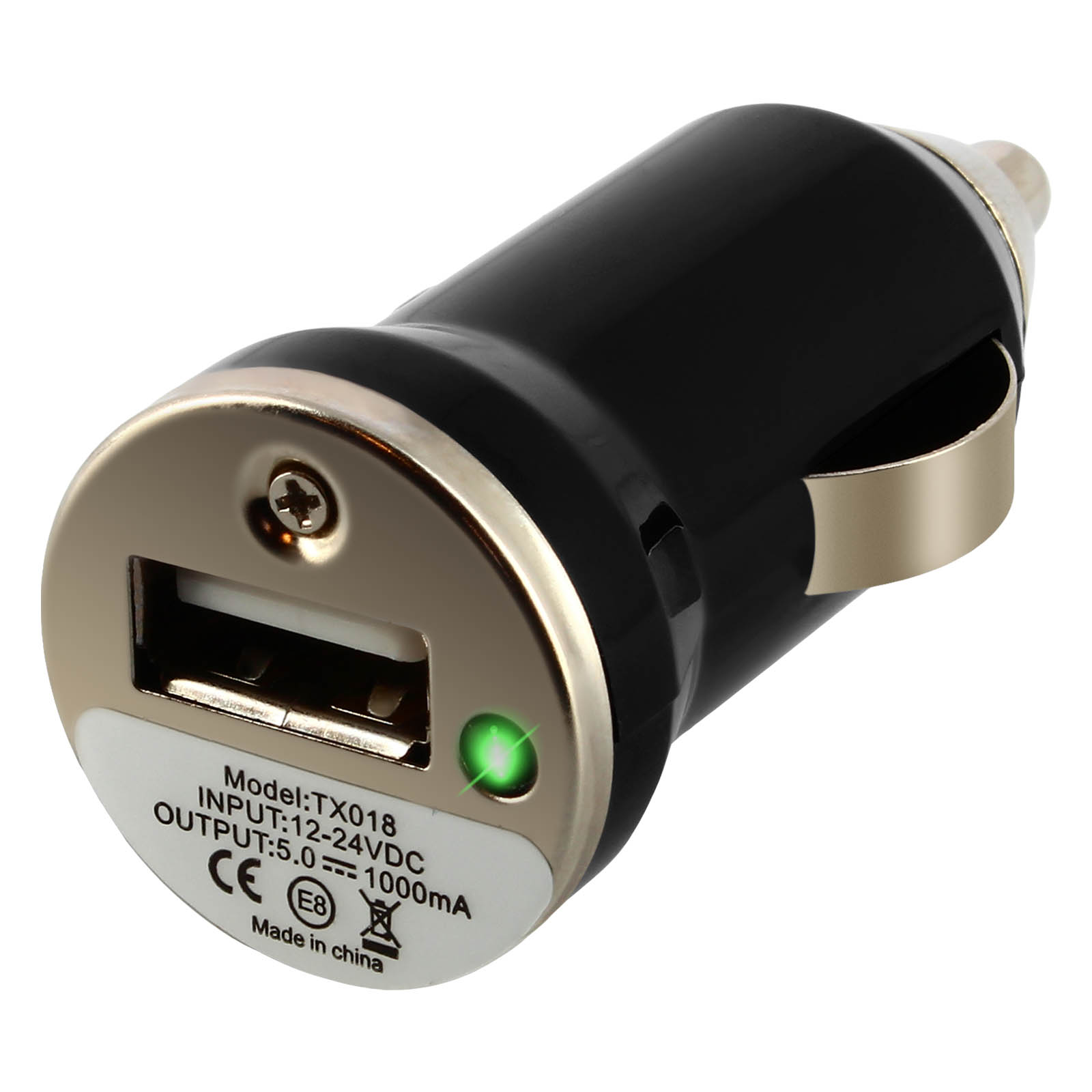 Schwarzes Autoladegerät mit USB-Anschluss. Der Hintergrund ist weiß.