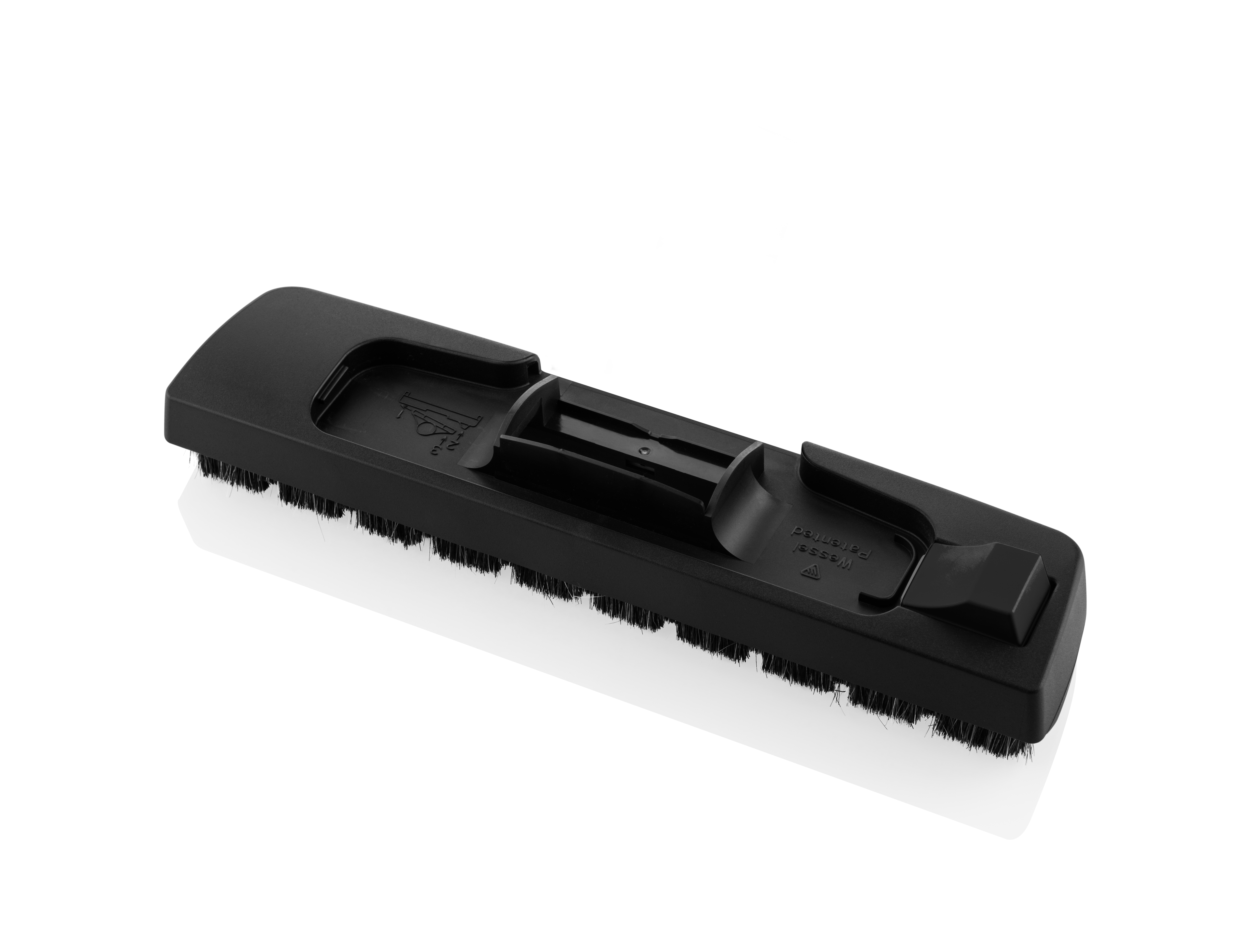 Eine schwarze Staubsaugerbürste auf weißem Hintergrund. Die Bürste ist rechteckig.