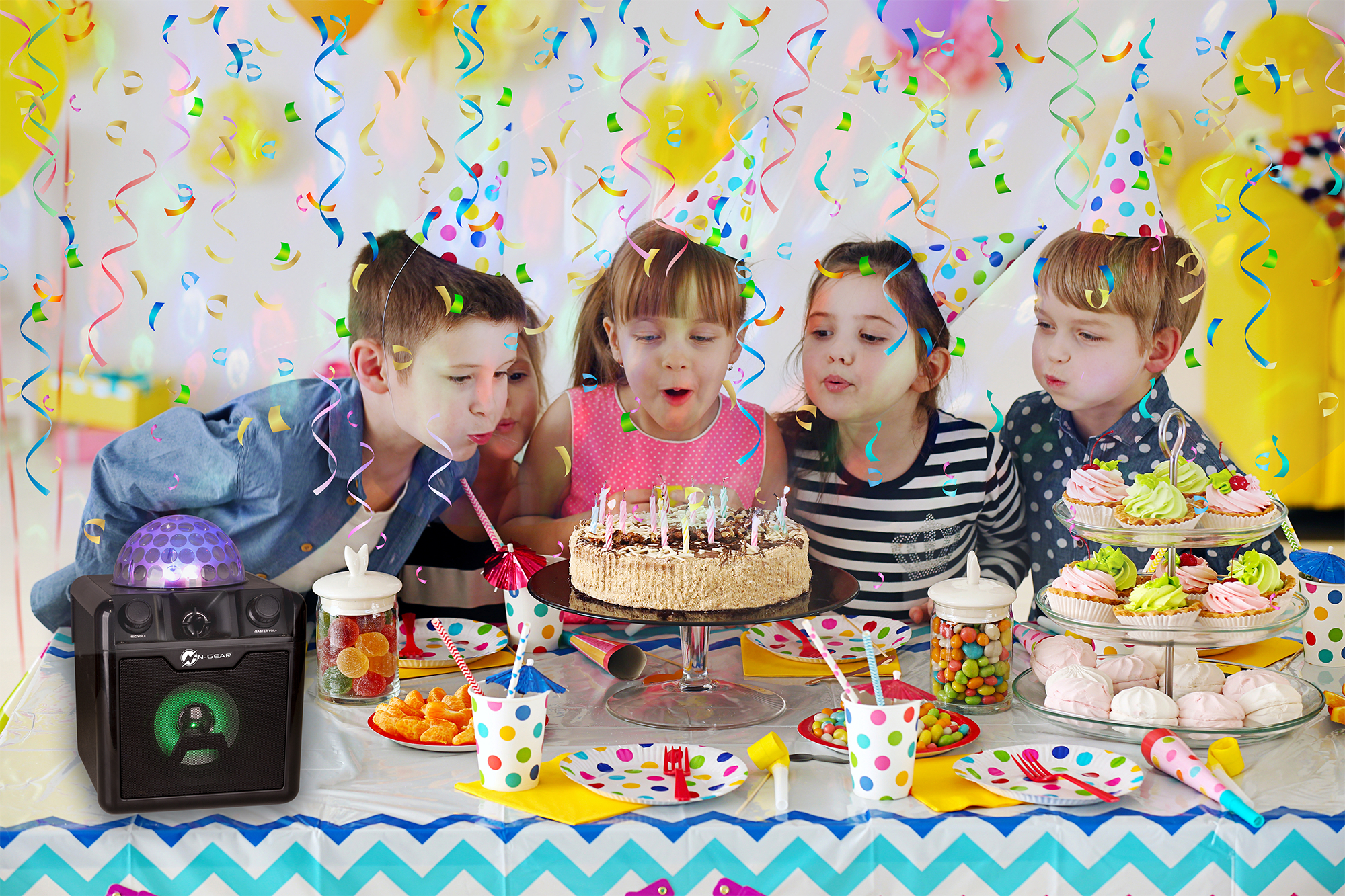 Una scena di festa di compleanno con bambini che soffiano sulle candeline di una torta, decorazioni colorate.
