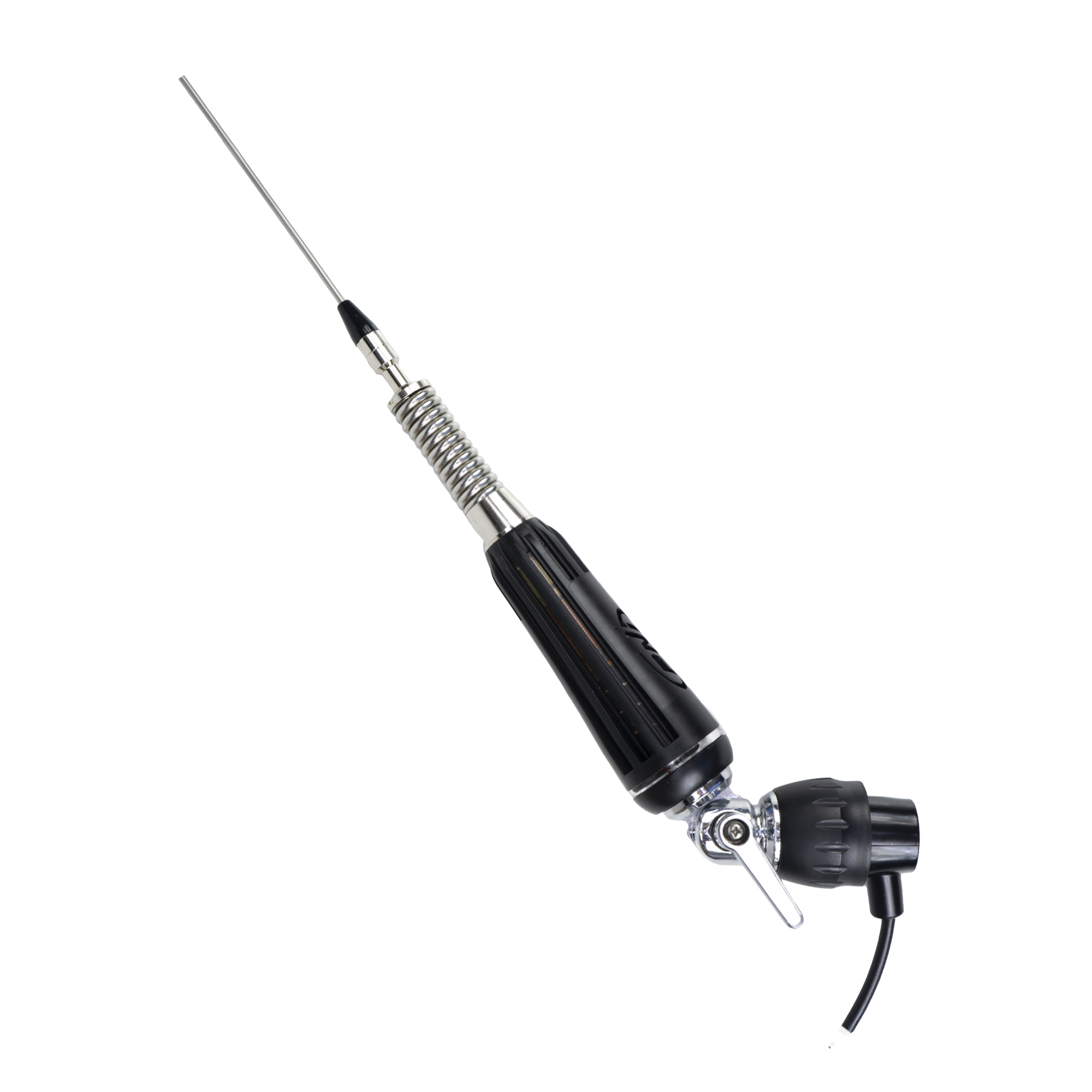 Eine Antenne mit schwarzem Sockel, silberner Feder und langer Metallstange auf weißem Hintergrund.