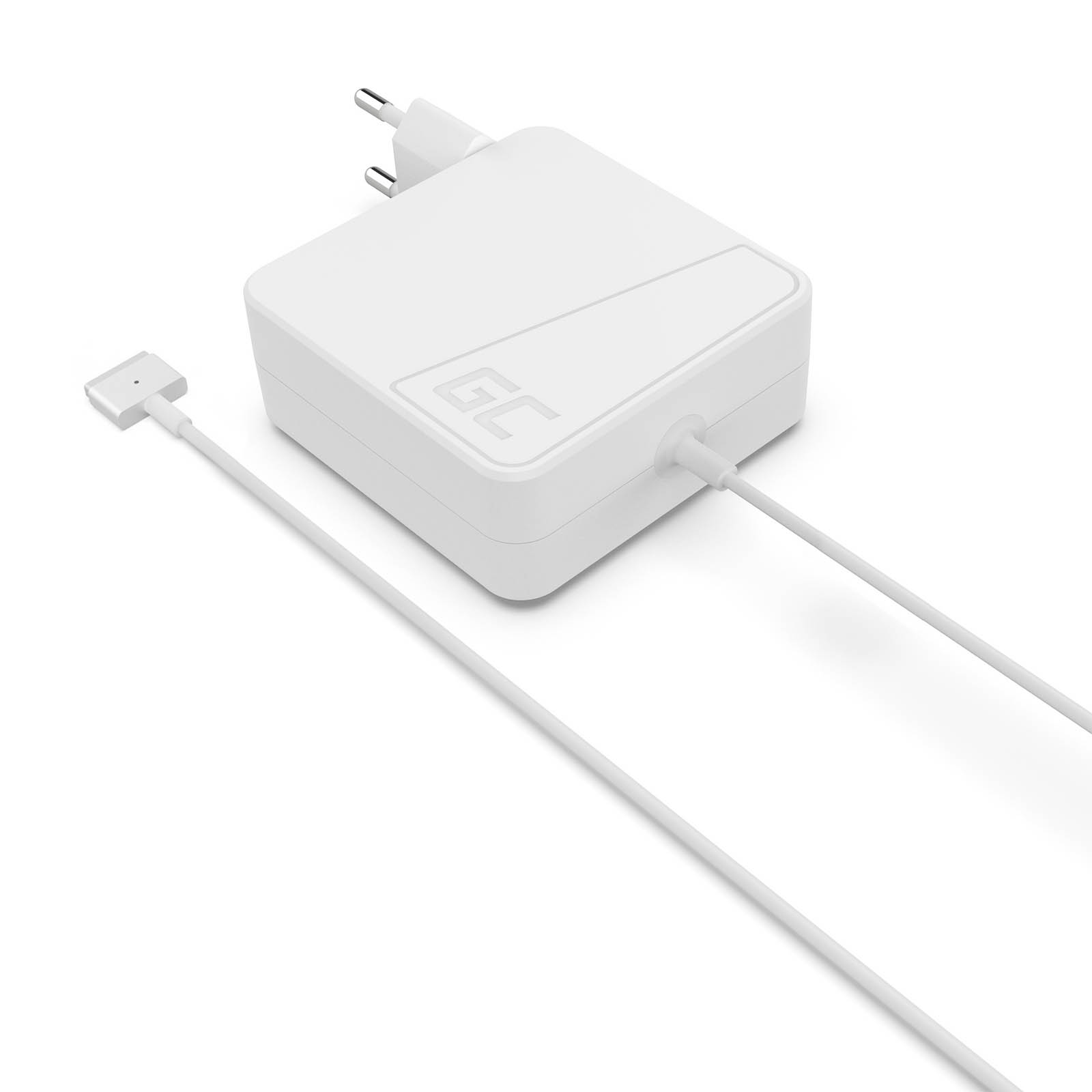 Caricabatterie bianco con cavo bianco e spina USB-C. Sfondo bianco.