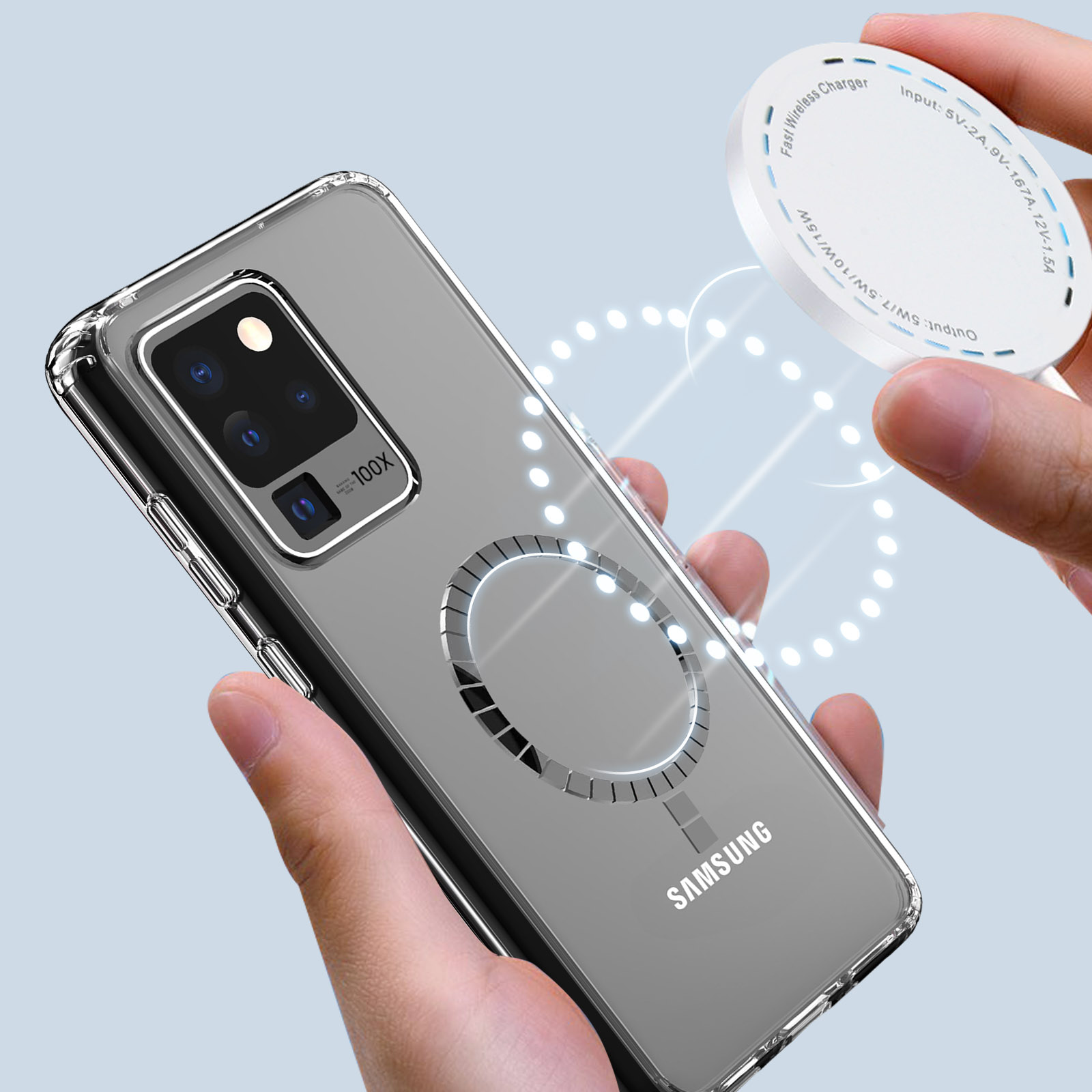 Custodia trasparente per telefono con telefono all'interno, con caricatore magnetico. Il telefono ha tre fotocamere.