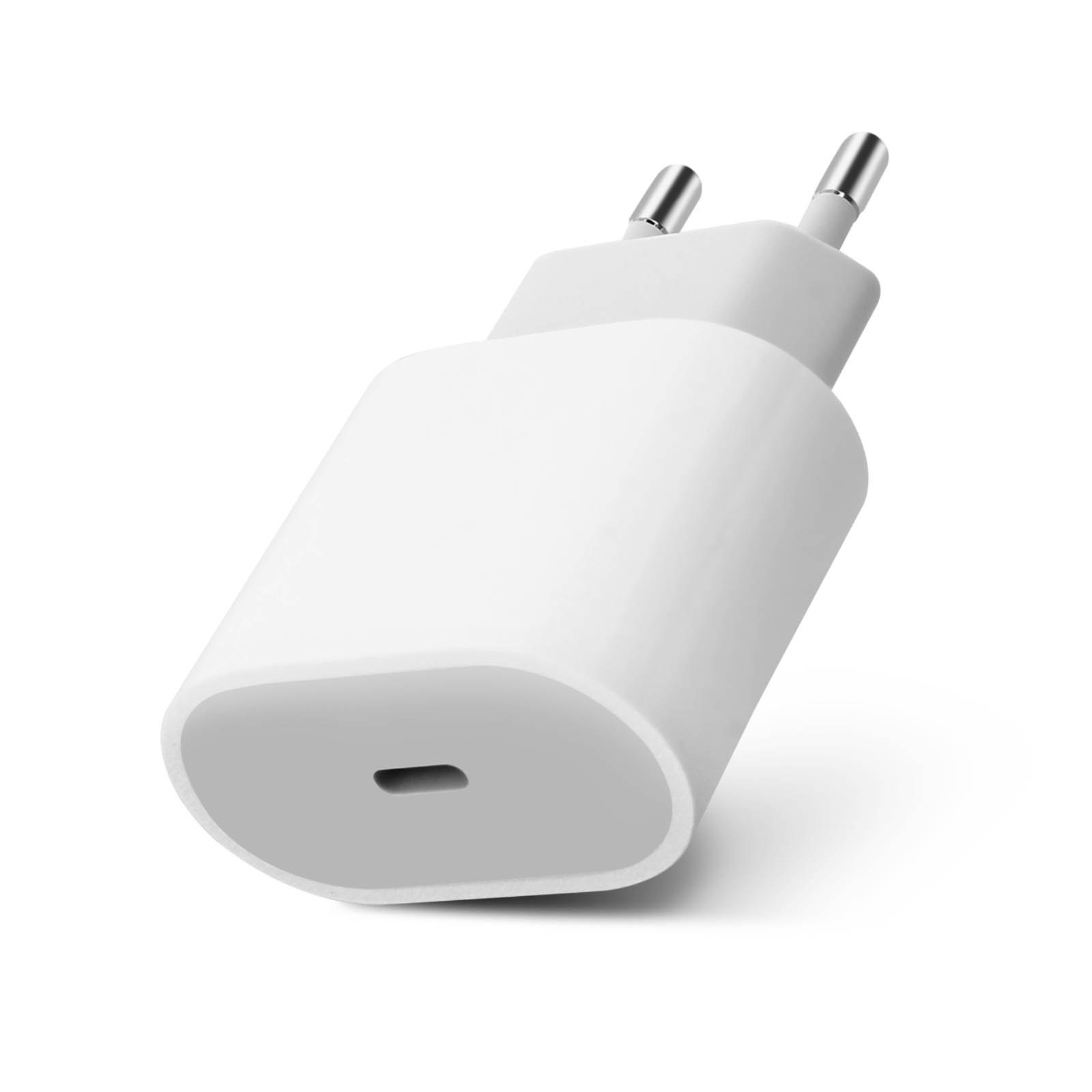 Un caricatore USB bianco con due spine e una porta USB-C in basso, su sfondo bianco.