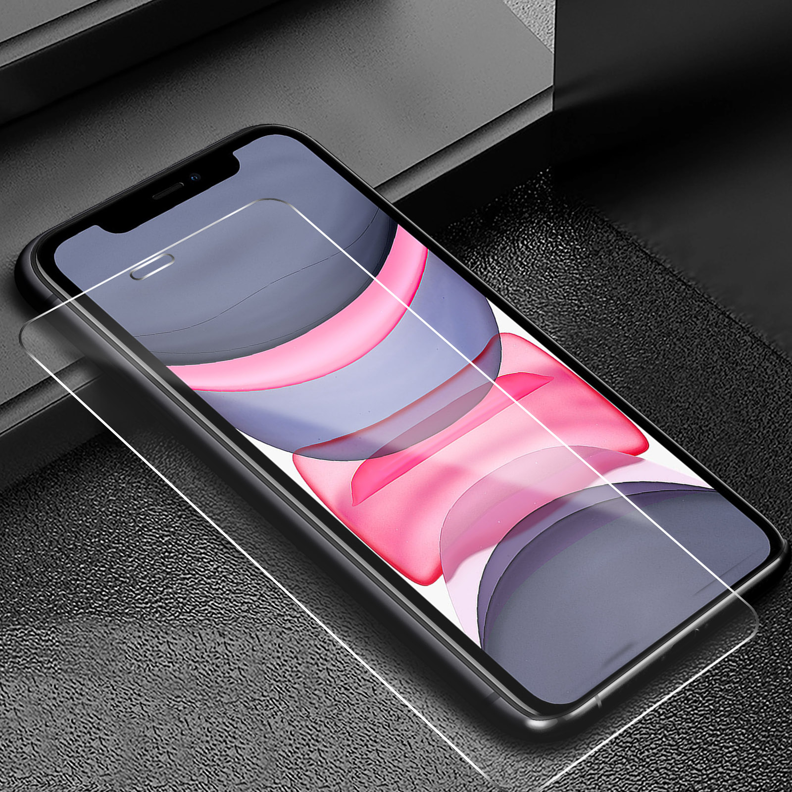 Telefono con protezione schermo applicata. Lo schermo mostra uno sfondo colorato.
