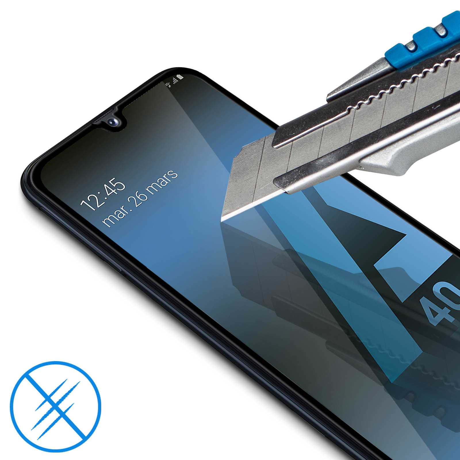 Un telefono con protezione schermo e un coltello. Lo schermo ha un logo blu 'A40'. Protezione trasparente.