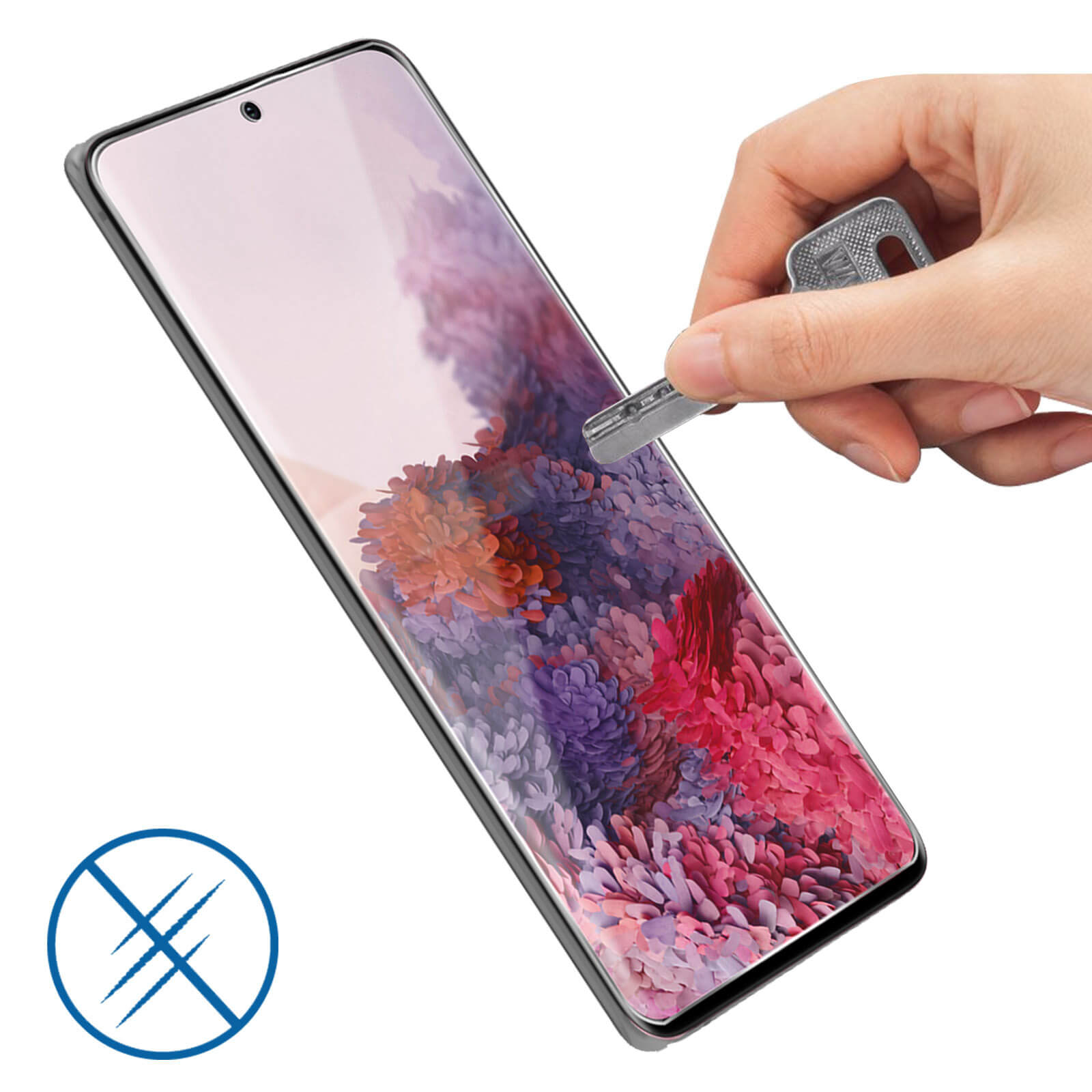Mano che tiene una chiave sopra una protezione per schermo del telefono. Schermo floreale. Icona antigraffio nell'angolo.