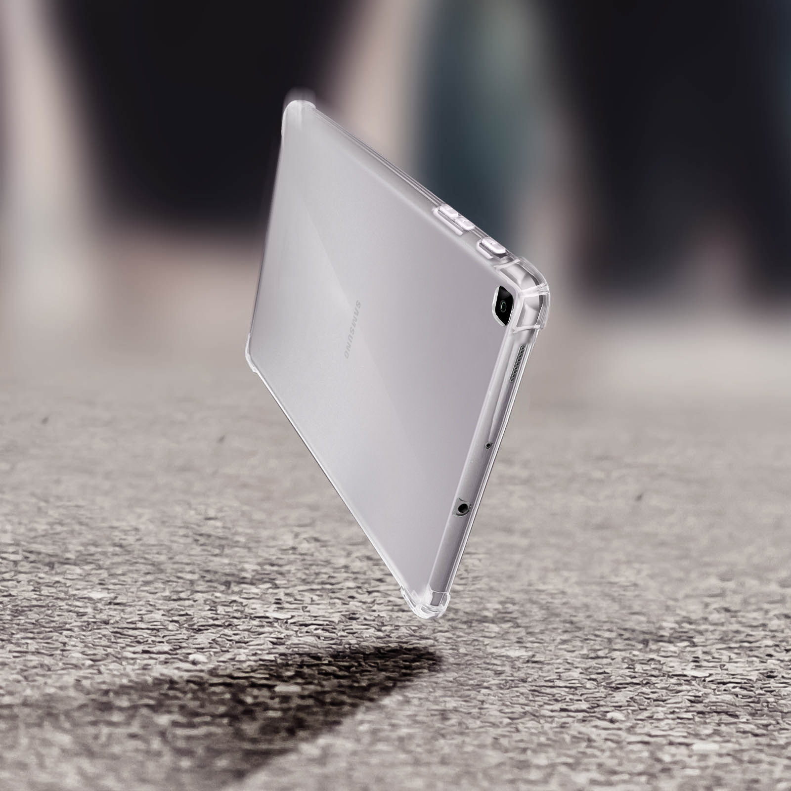 Eine transparente Handyhülle auf einem Tisch. Der Hintergrund ist unscharf. Die Handyhülle zeigt das Samsung-Logo.