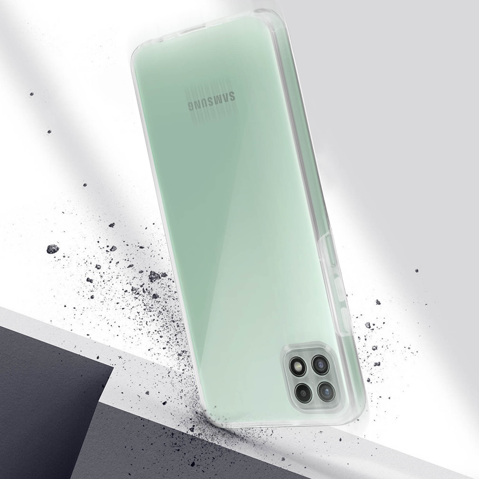 Une coque de téléphone vert menthe avec un logo Samsung, en angle sur une surface blanche et grise, avec des débris.