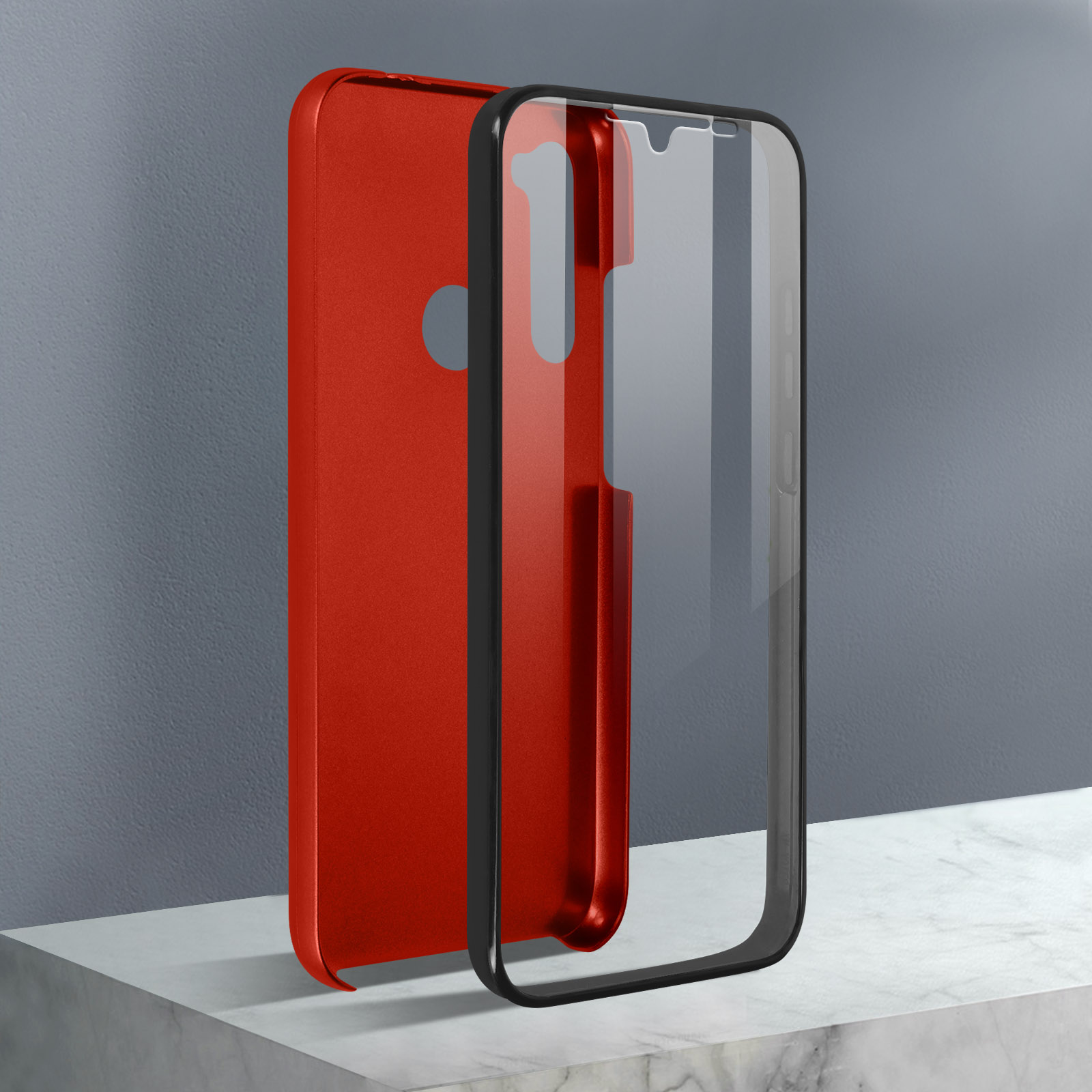 Un téléphone dans une coque transparente. La coque est sur une autre coque.