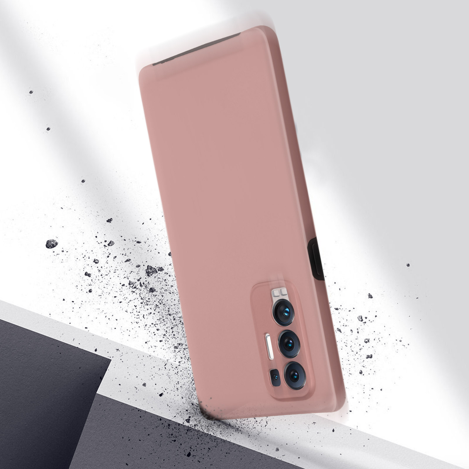 Een roze telefoonhoes die valt, met stofdeeltjes in de lucht. De hoes heeft drie camera's.