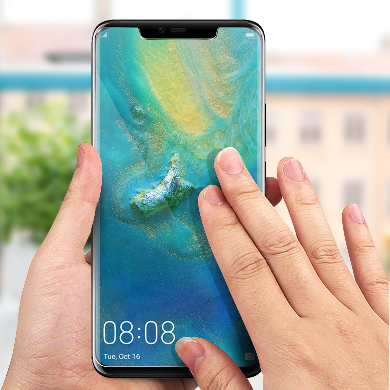 Mano che tocca lo schermo del telefono con sfondo colorato. Lo schermo mostra l'ora e la data.