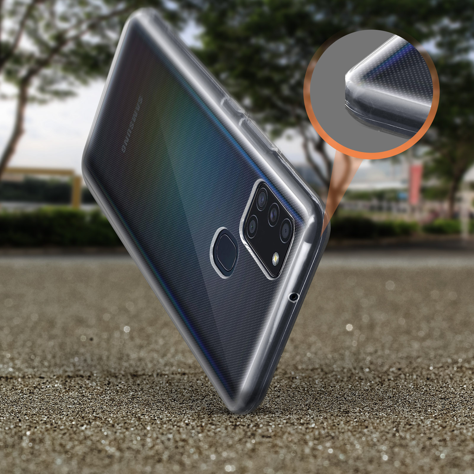 Transparente Handyhülle mit Telefon darin. Die Hülle ist angewinkelt und zeigt das Design.