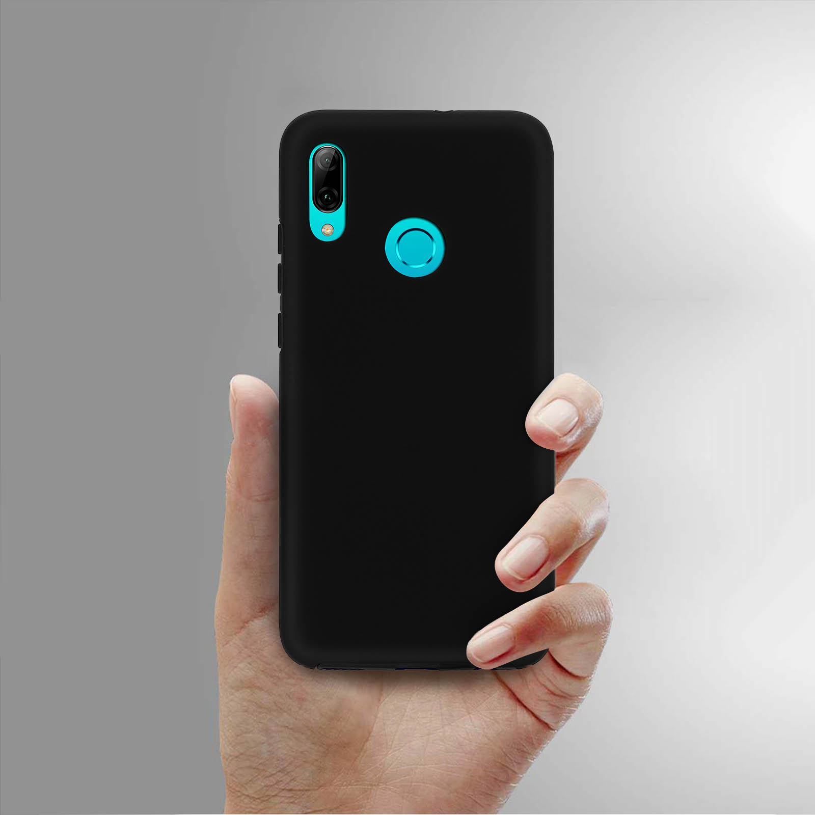 Eine Hand, die eine schwarze Handyhülle hält. Das Telefon hat einen blauen Kreis.
