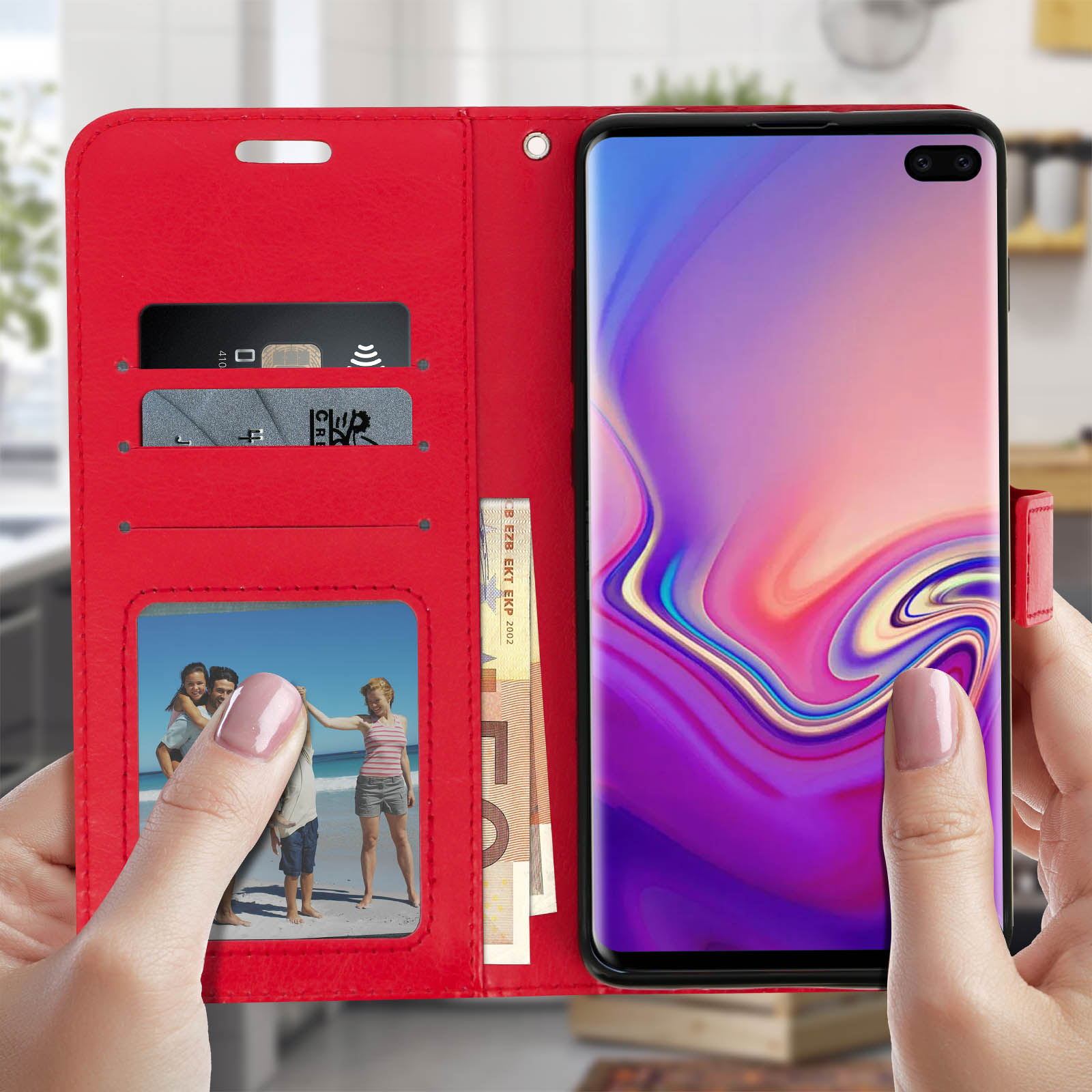 Custodia rossa per telefono. Portafoglio rosso aperto, con telefono, carte e denaro.