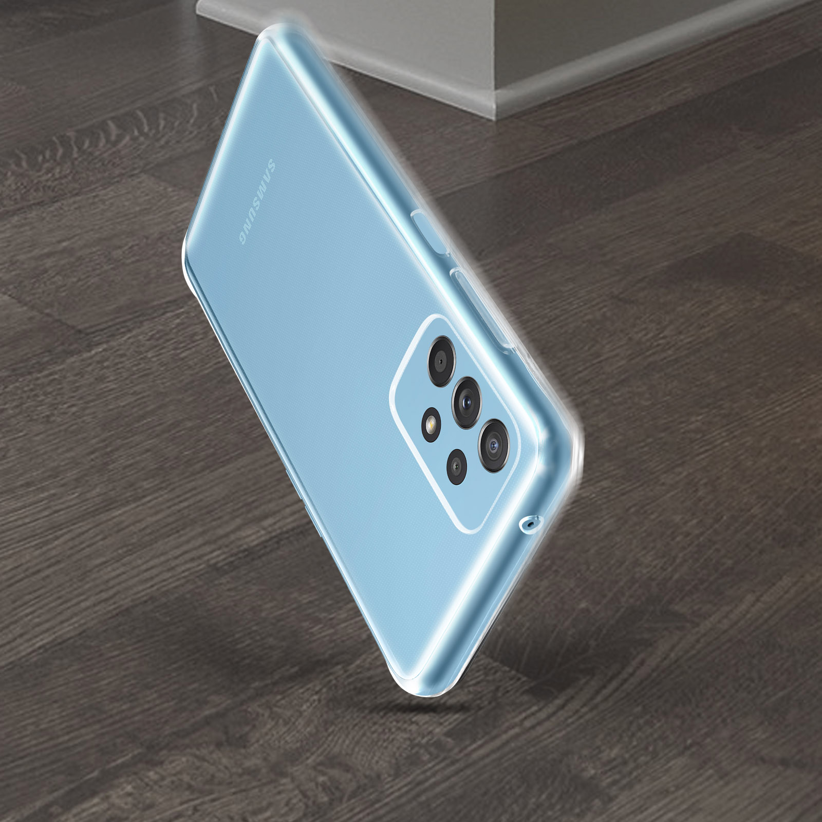 Telefono blu in custodia trasparente su superficie in legno. La custodia ha un ritaglio per fotocamera.