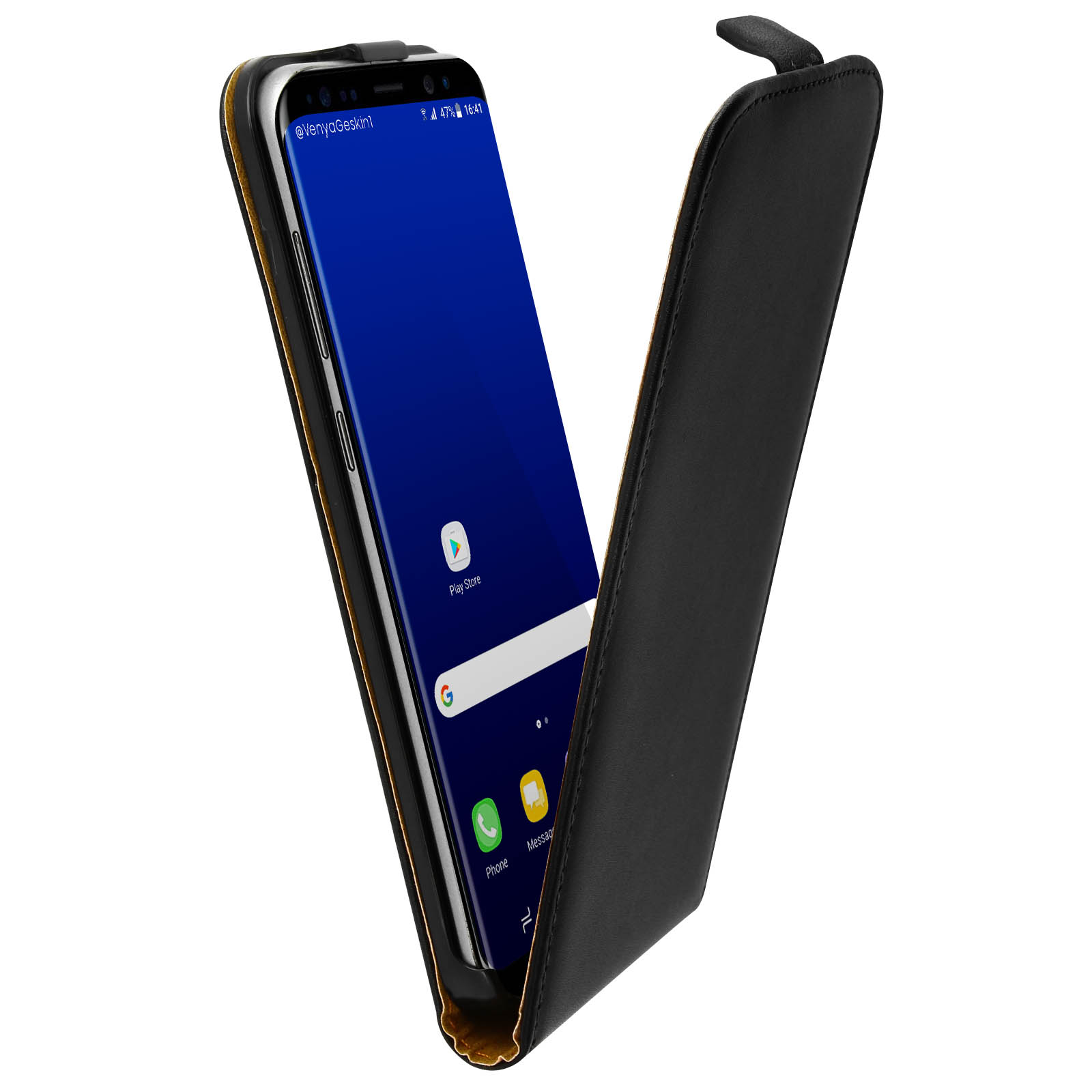 Telefono nero in una custodia a libro nera e oro. Lo schermo è acceso.