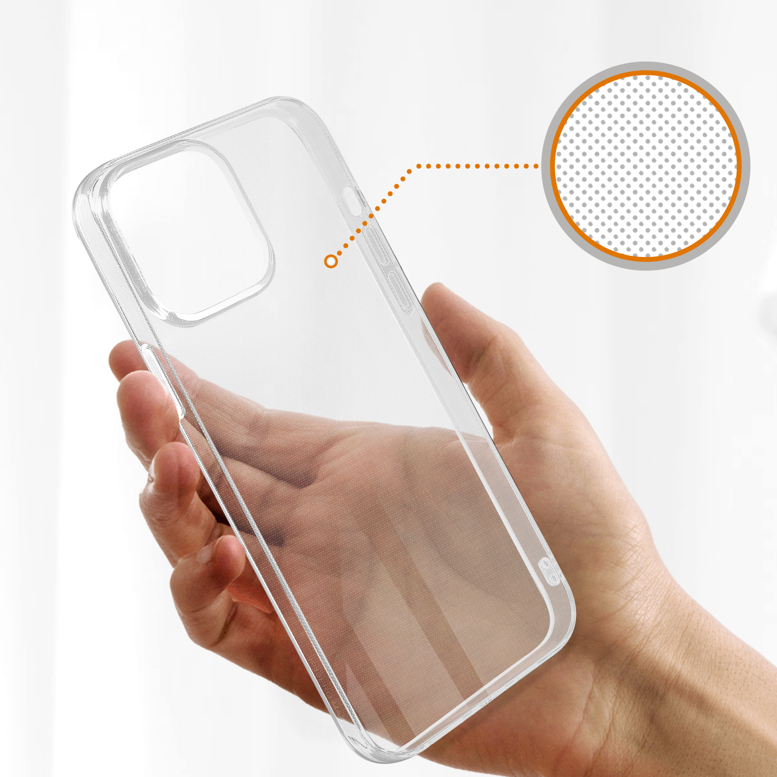 Hand die een doorzichtige telefoonhoes vasthoudt. Een klein cirkelvormig detail toont een gestippeld oppervlak.