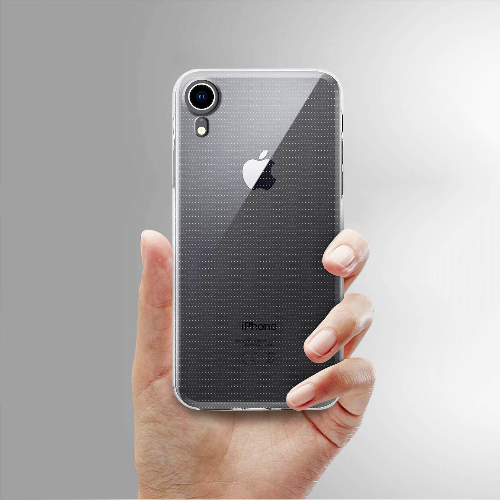 Mano che tiene un iPhone in una custodia trasparente. Il logo Apple è visibile. Lo sfondo è una sfumatura.