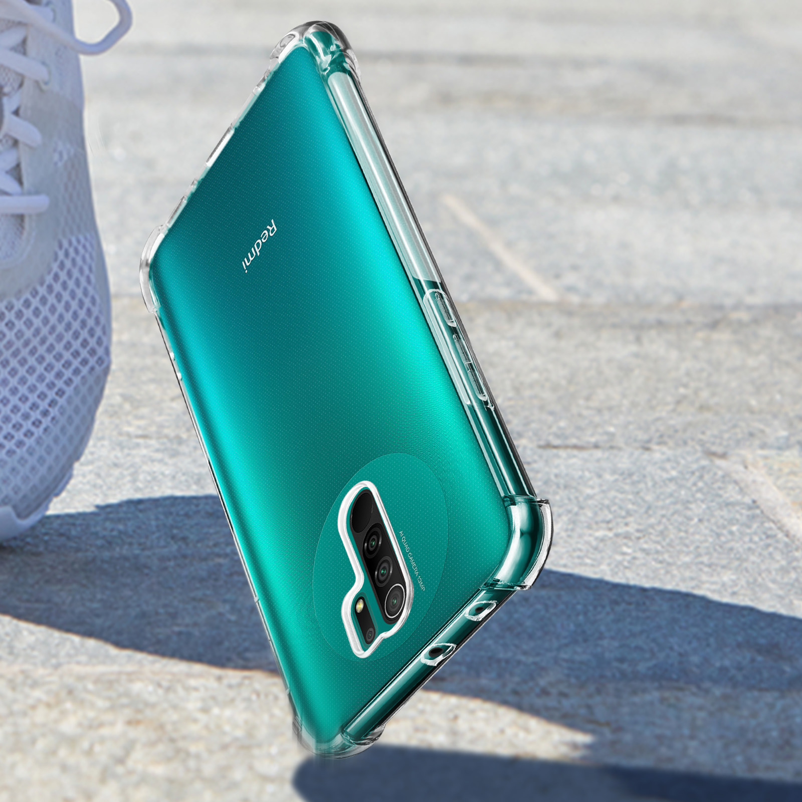 Custodia verde per telefono con bordo trasparente, angolata su una superficie. La custodia è su un telefono Redmi.