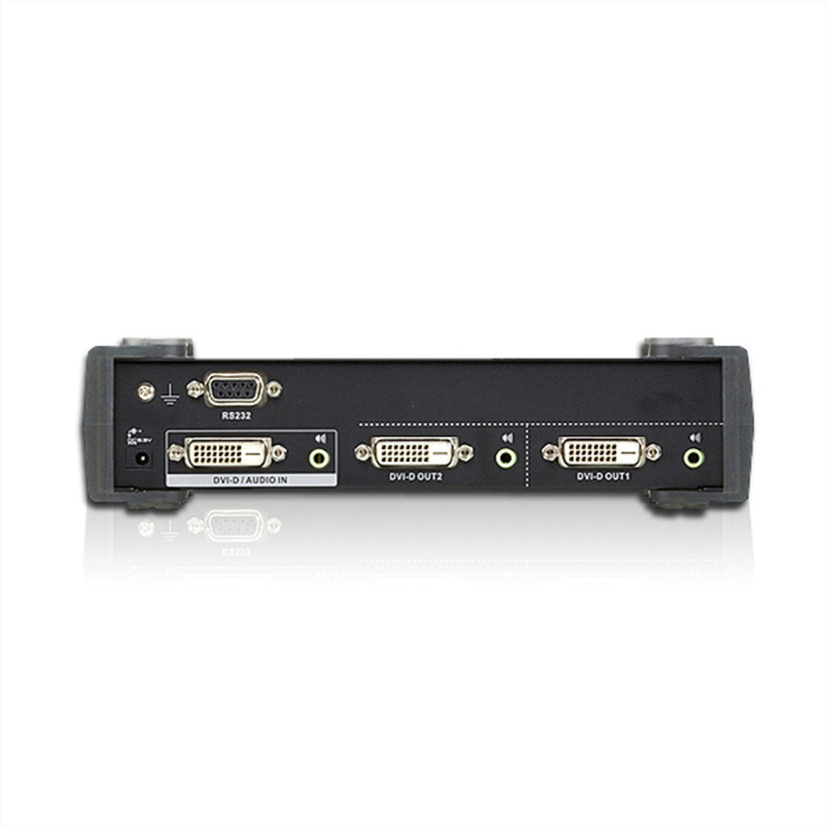 Dispositivo nero con porte DVI e VGA. Ha porte RS232 e DVI-D. Sfondo bianco.