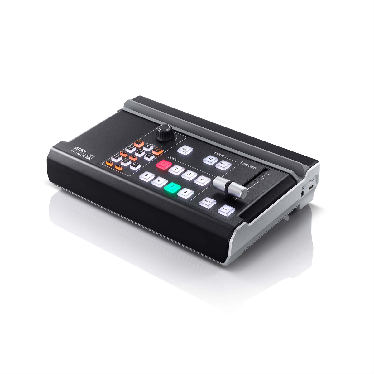 Switcher video nero con pulsanti e una manopola. La parola 'ATEN' è in alto a sinistra.