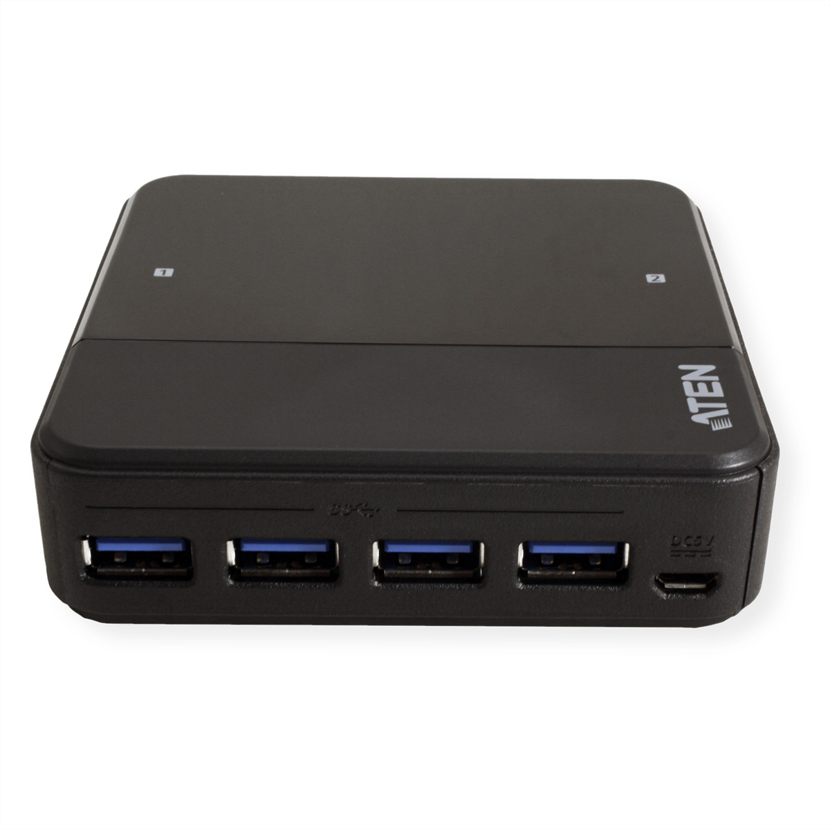 Hub USB noir avec quatre ports USB et une entrée CC. Fond blanc.