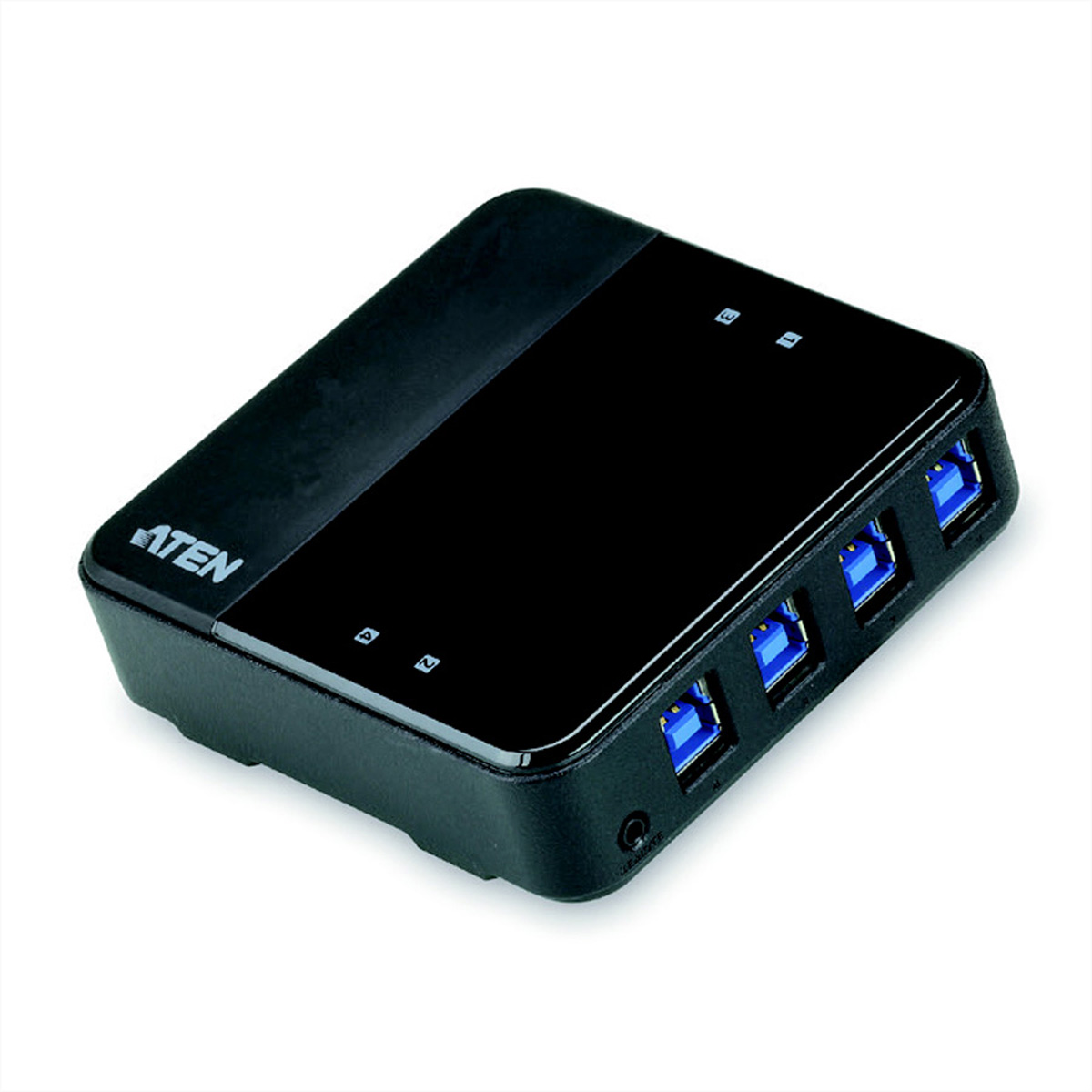 Zwarte USB-hub met vier blauwe USB-poorten, witte achtergrond.