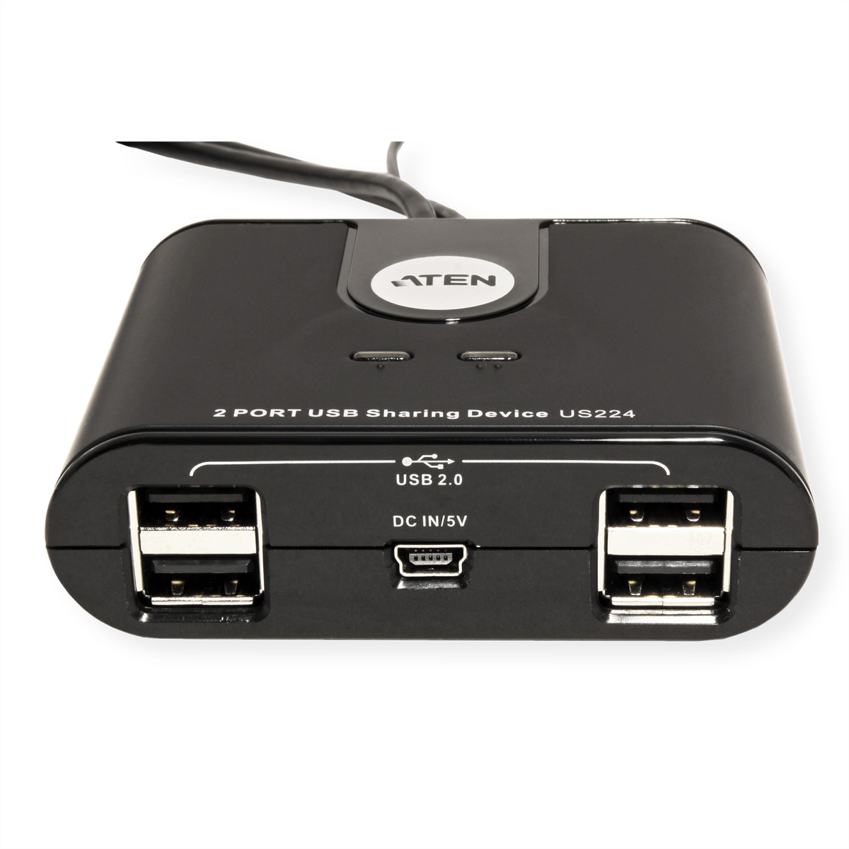 Schwarzes USB-Sharing-Gerät mit mehreren USB-Anschlüssen und einem Kabel.