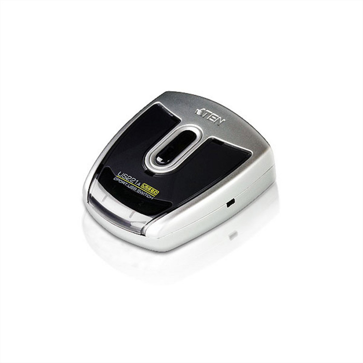 Zilveren en zwarte USB-switch. Het heeft een zwarte knop.
