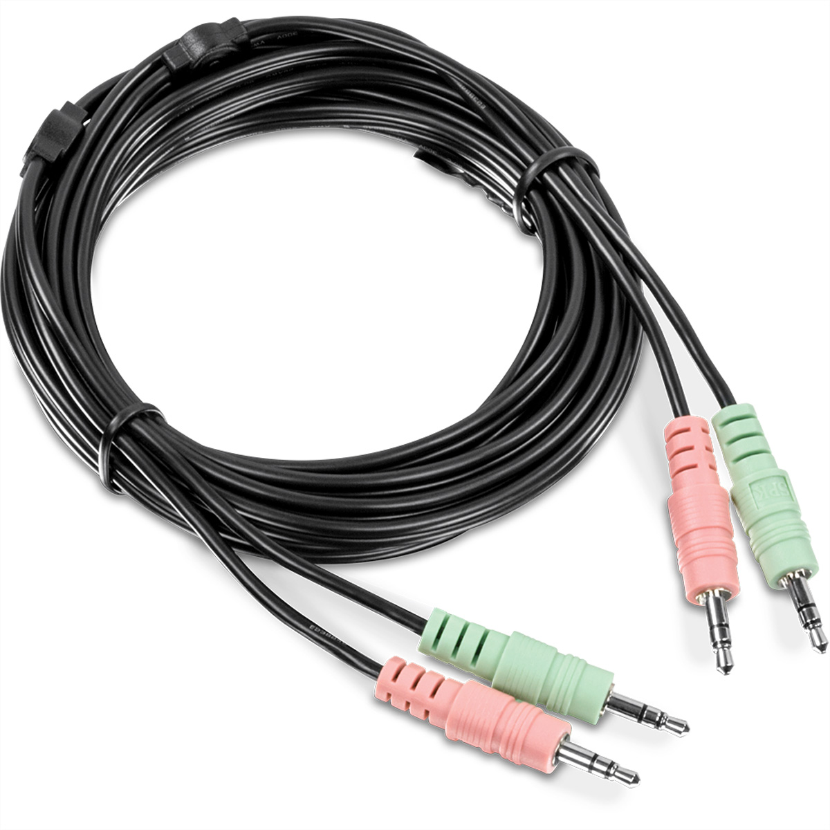 Schwarze Audiokabel mit rosa und grünen Steckern. Drähte sind aufgerollt. Es ist auf weißem Hintergrund.