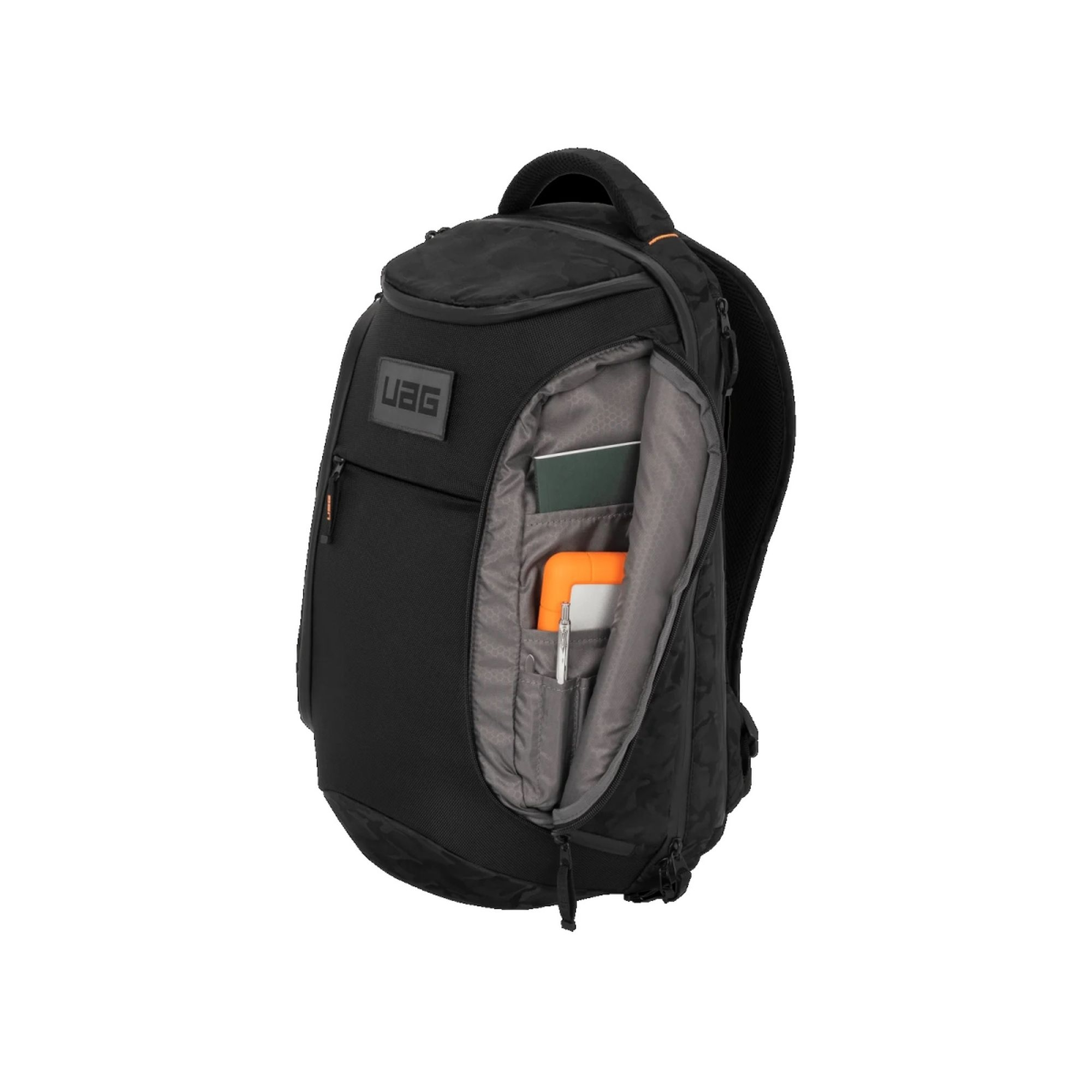 Schwarzer Rucksack mit offener Tasche, die Inhalte wie Tablet, Stift und Papiere zeigt. Orange Akzente.